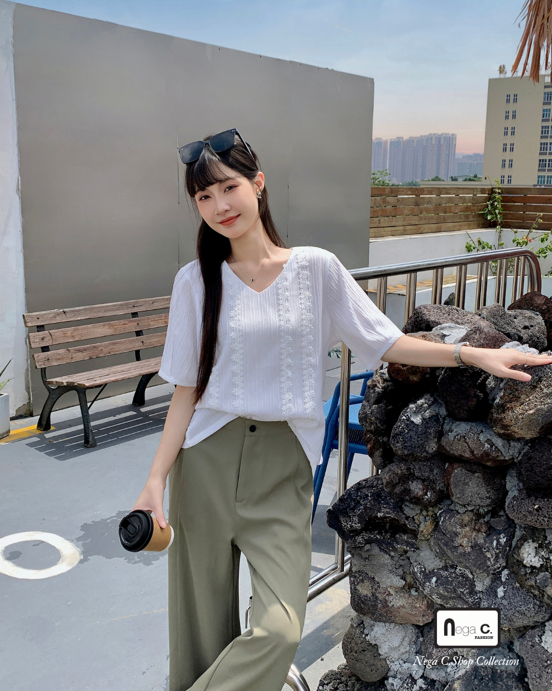 |初秋新品2件75折| V領蕾絲暗紋上衣|白色|無裡襯|無彈|不透