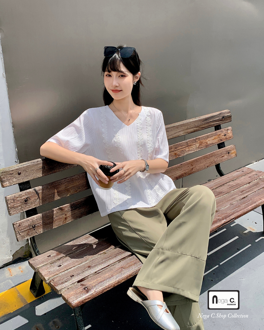 |初秋新品2件75折| V領蕾絲暗紋上衣|白色|無裡襯|無彈|不透