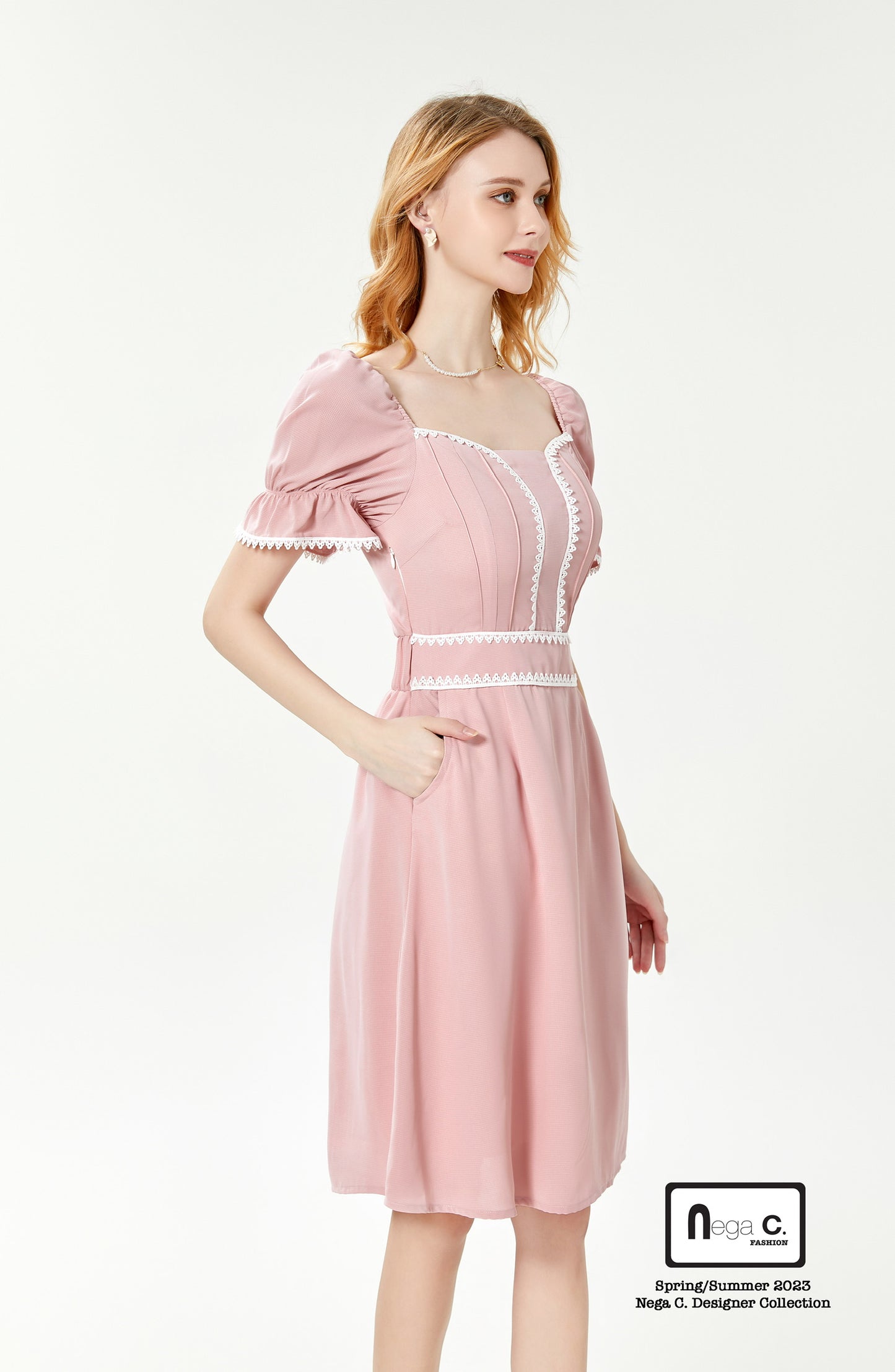 Nega C. Sweetheart Neck Lace Slim Waist Dress | สีชมพู | มีซับใน