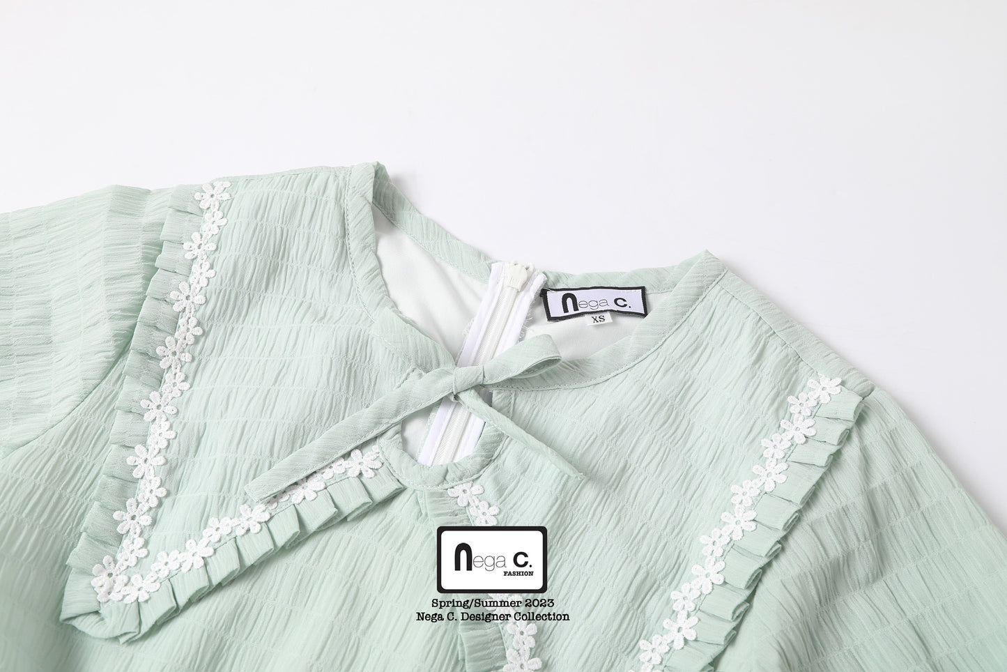 Nega C. เดรสคอกลมจับจีบช่วงเอวผีเสื้อ | ชมพูเขียว | มีซับใน