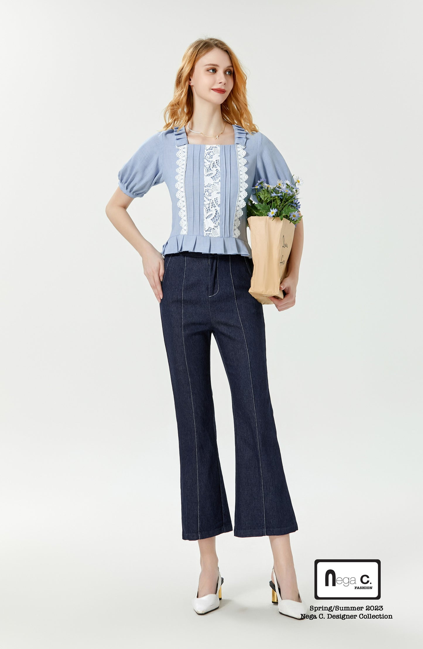 Nega C. 可愛方領蕾絲壓摺衫腳上衣| 淺藍色| 有裡襯