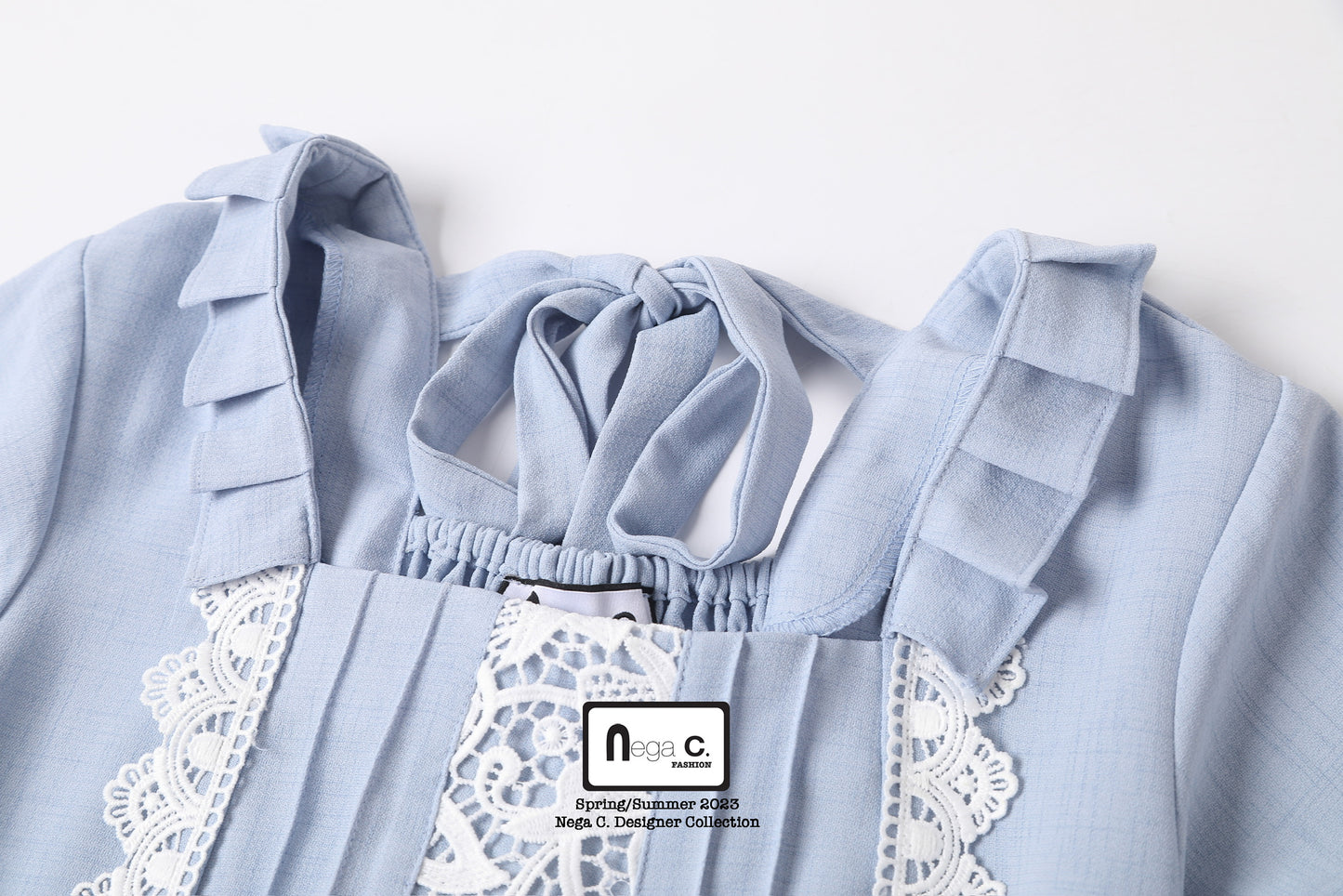 Nega C. 可愛方領蕾絲壓摺衫腳上衣| 淺藍色| 有裡襯