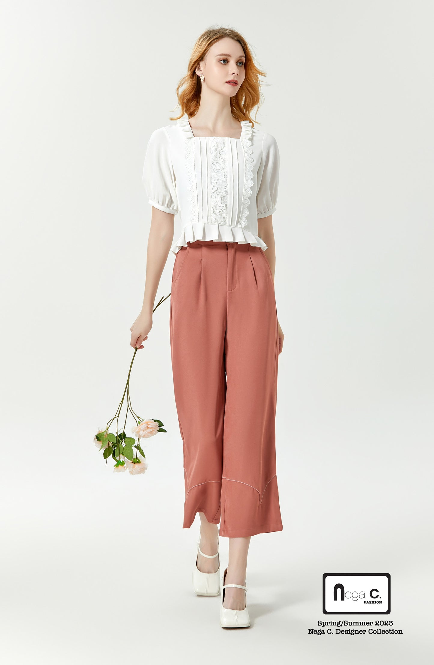 Nega C. 可愛方領蕾絲壓摺衫腳上衣| 白色| 有裡襯