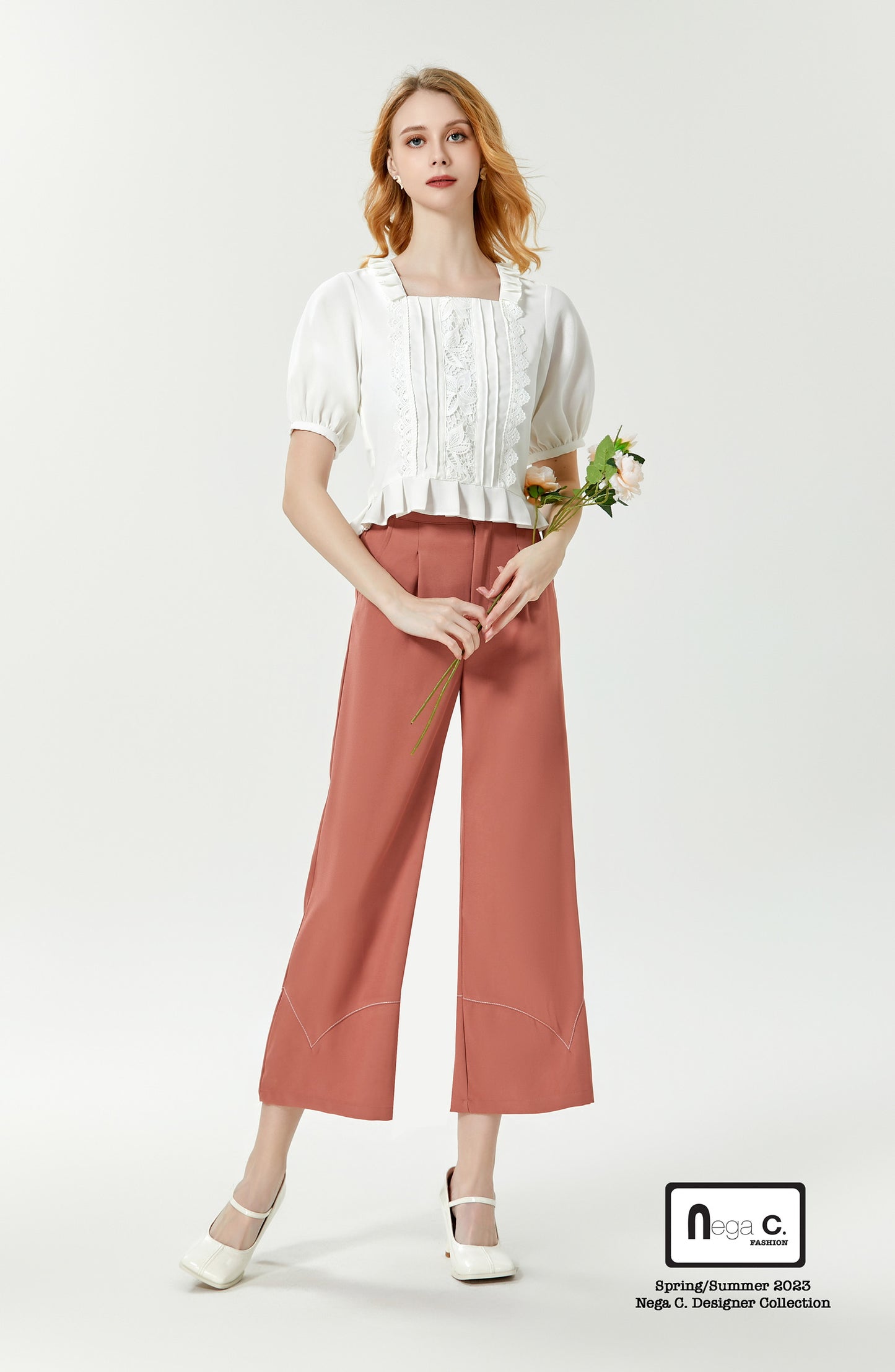 Nega C. 可愛方領蕾絲壓摺衫腳上衣| 白色| 有裡襯