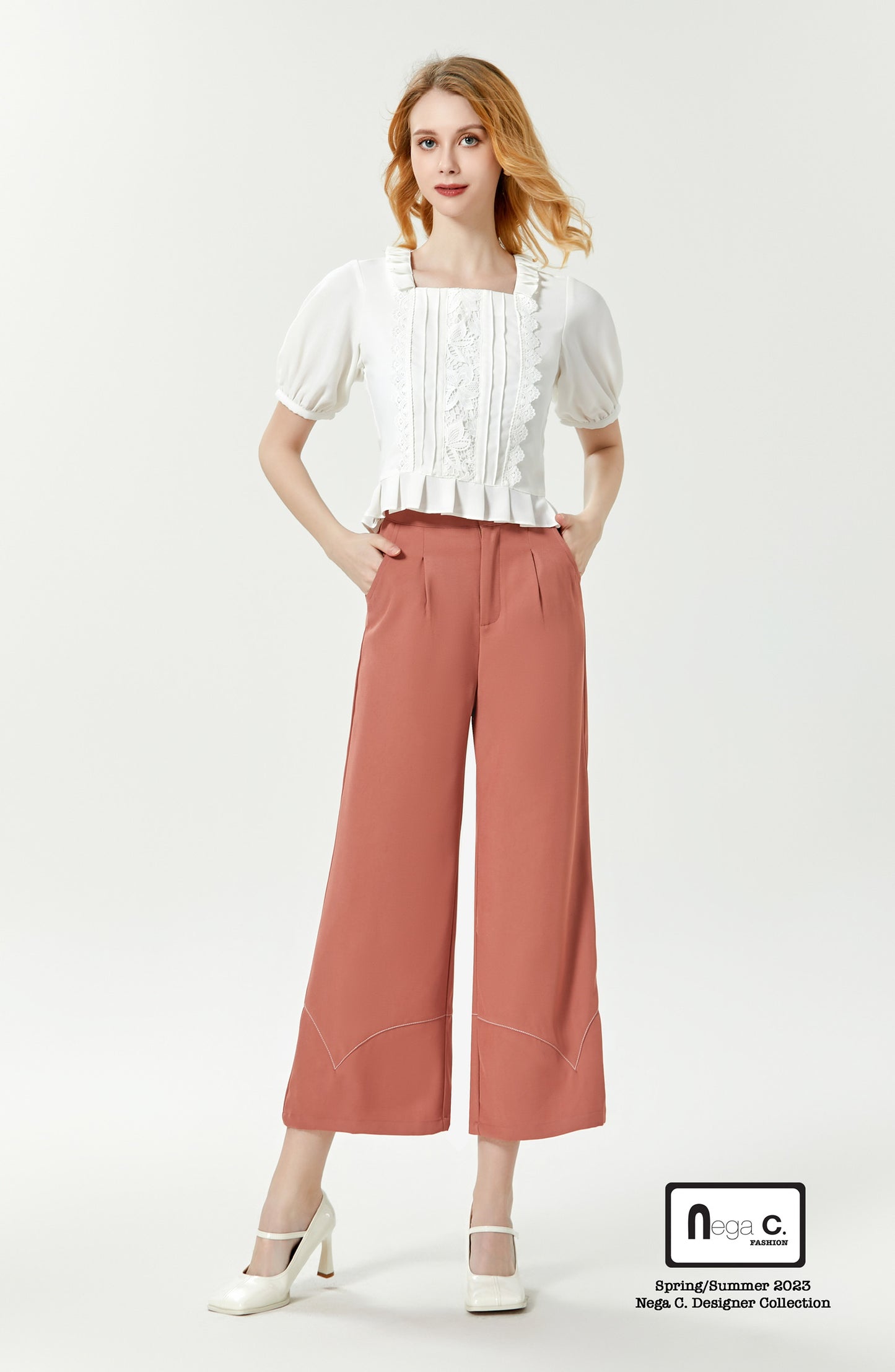 Nega C. 可愛方領蕾絲壓摺衫腳上衣| 白色| 有裡襯