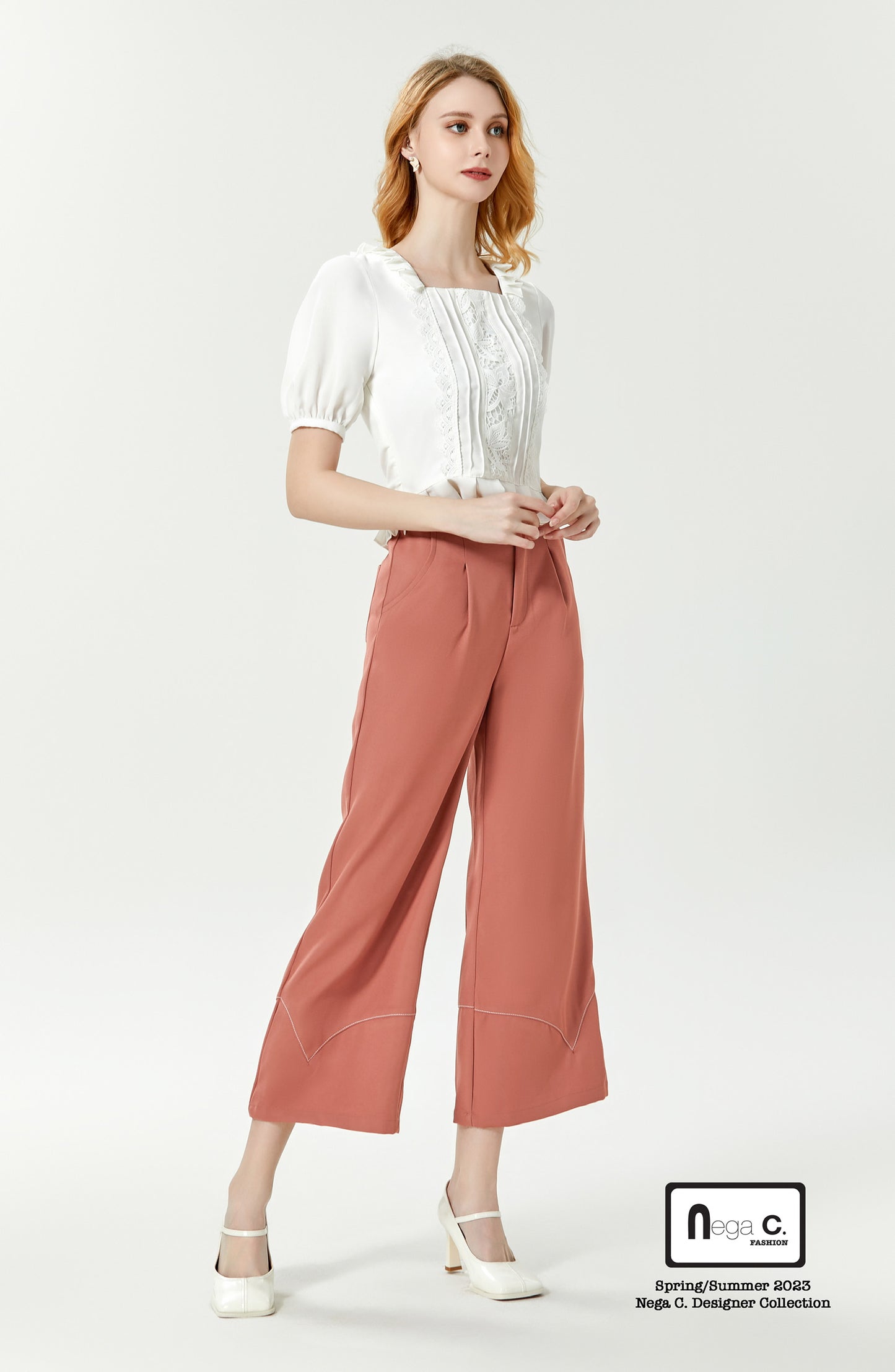 Nega C. 可愛方領蕾絲壓摺衫腳上衣| 白色| 有裡襯