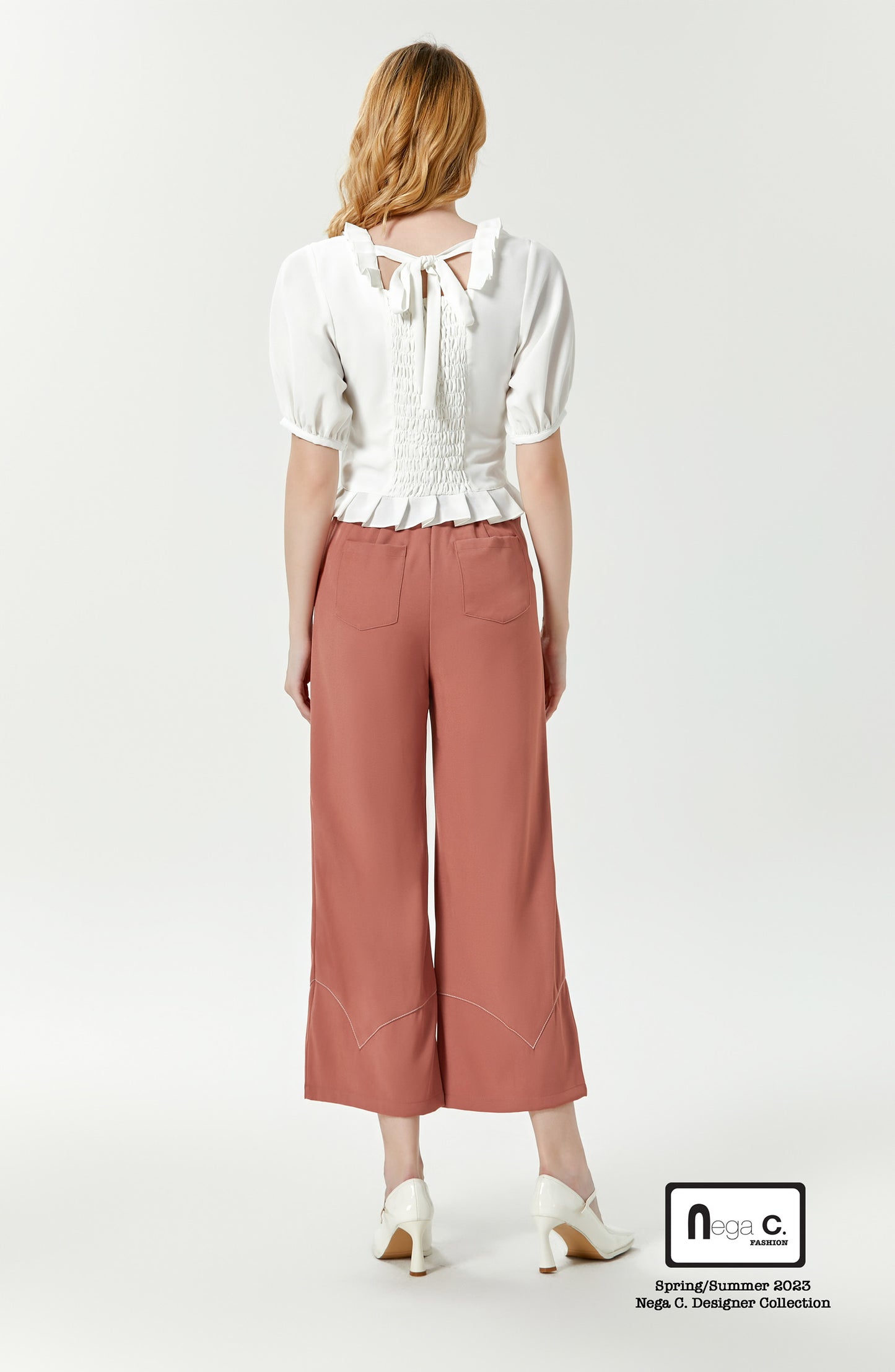 Nega C. 可愛方領蕾絲壓摺衫腳上衣| 白色| 有裡襯