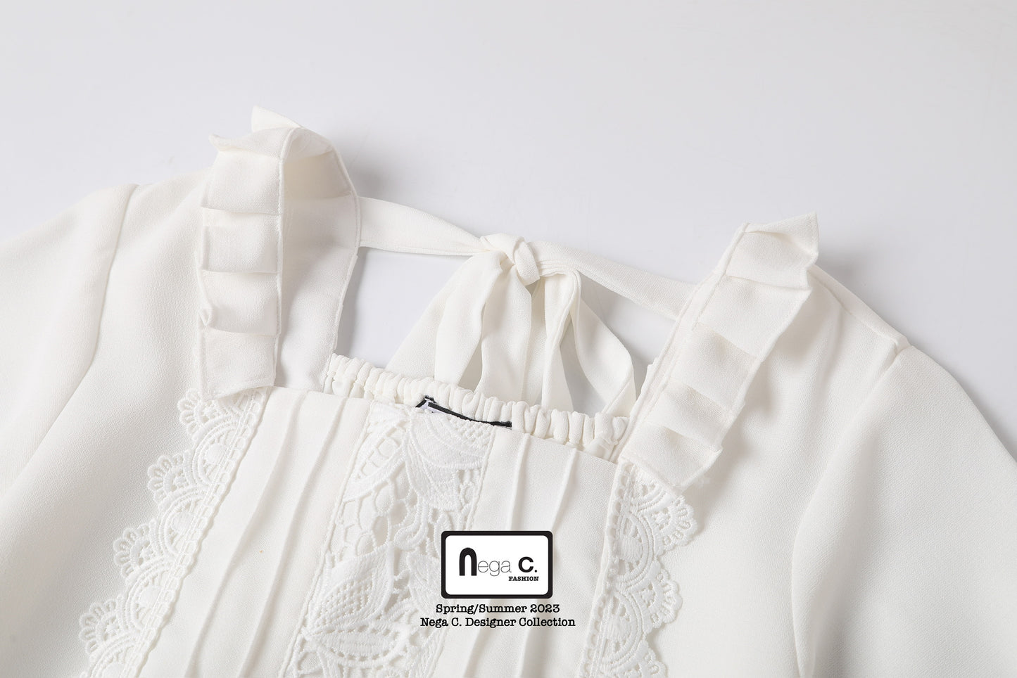 Nega C. 可愛方領蕾絲壓摺衫腳上衣| 白色| 有裡襯
