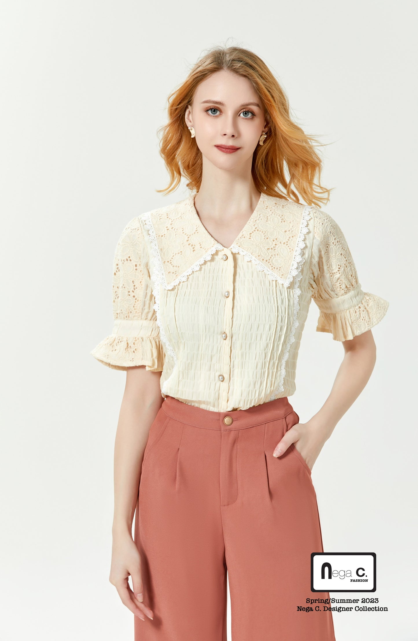 Nega C. เสื้อเชิ้ตลูกไม้งานปะวินเทจ | สีเบจ | มีซับใน