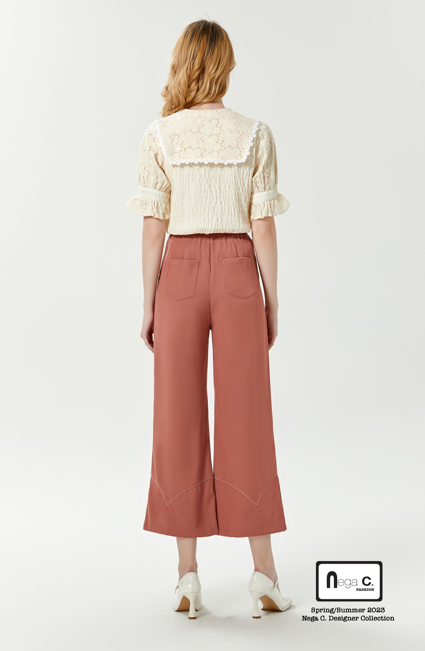 Nega C. เสื้อเชิ้ตลูกไม้งานปะวินเทจ | สีเบจ | มีซับใน