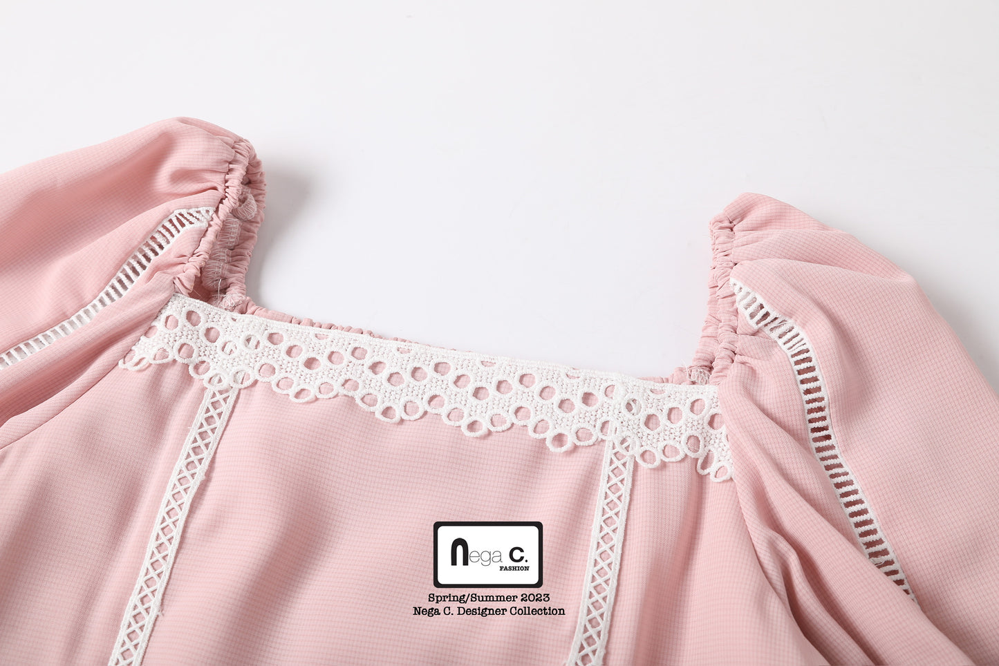 Nega C. เสื้อแขนพองลูกไม้คอเหลี่ยมหวาน | สีชมพู | มีซับใน