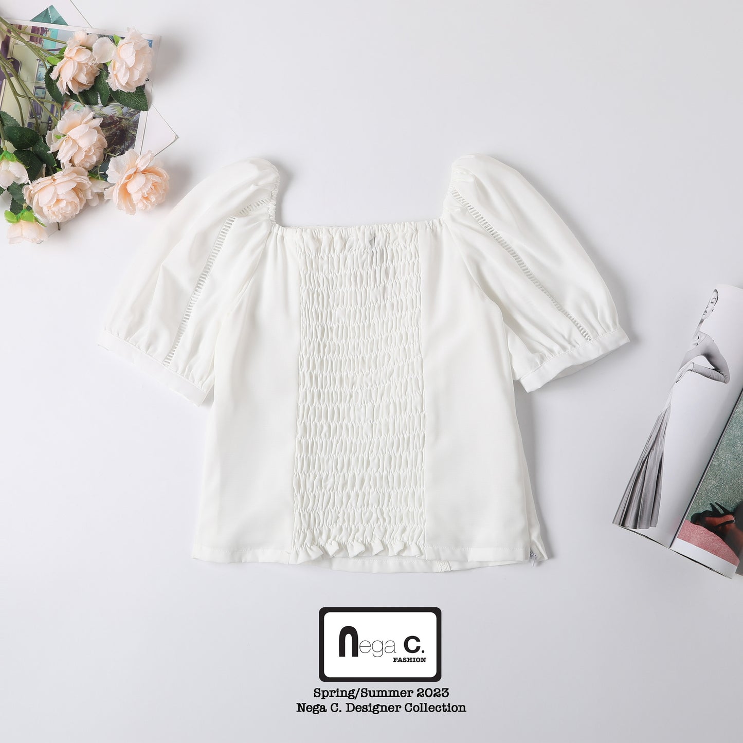 Nega C. เสื้อแขนพองลูกไม้คอเหลี่ยมหวาน | สีขาว | มีซับใน
