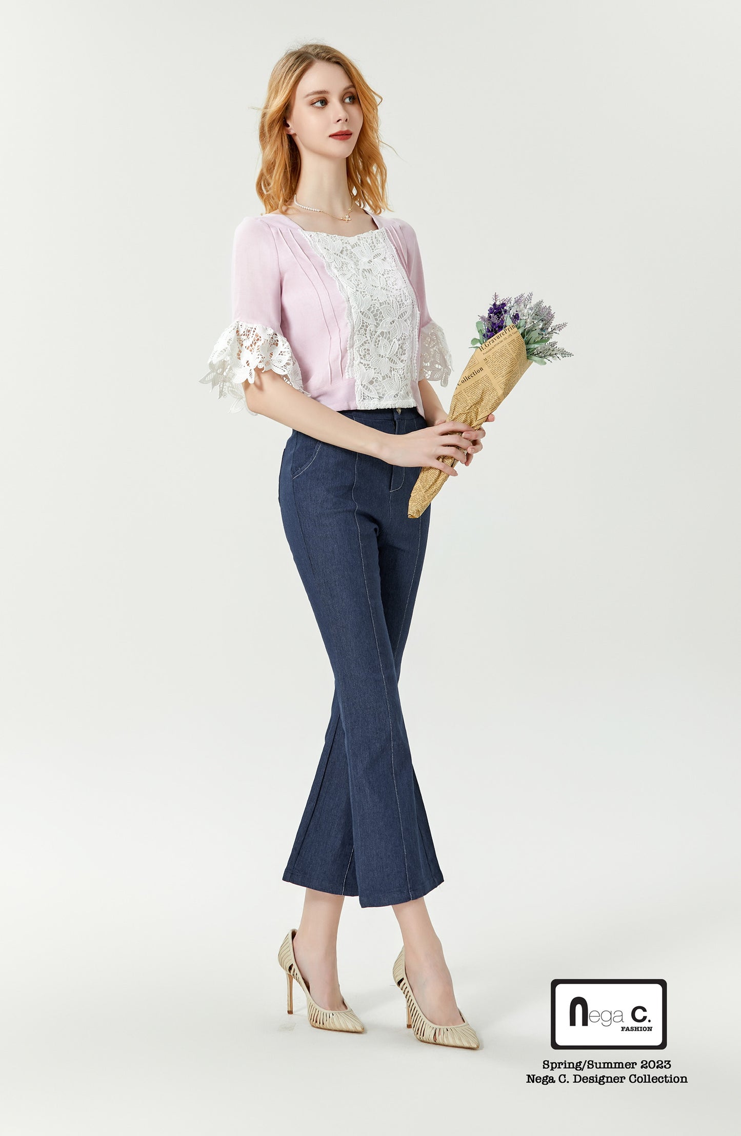 Nega C. เสื้อคอเหลี่ยมลูกไม้เย็บปะติดปะต่อแขนกระดิ่ง | สีชมพู | มีซับใน