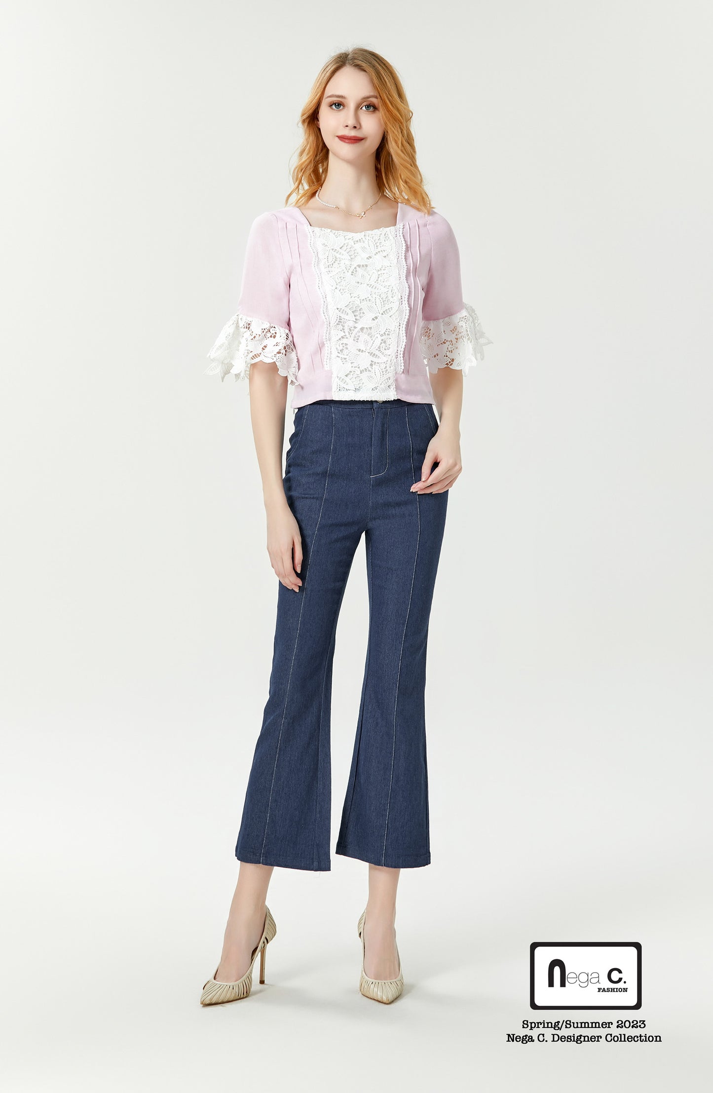 Nega C. เสื้อคอเหลี่ยมลูกไม้เย็บปะติดปะต่อแขนกระดิ่ง | สีชมพู | มีซับใน