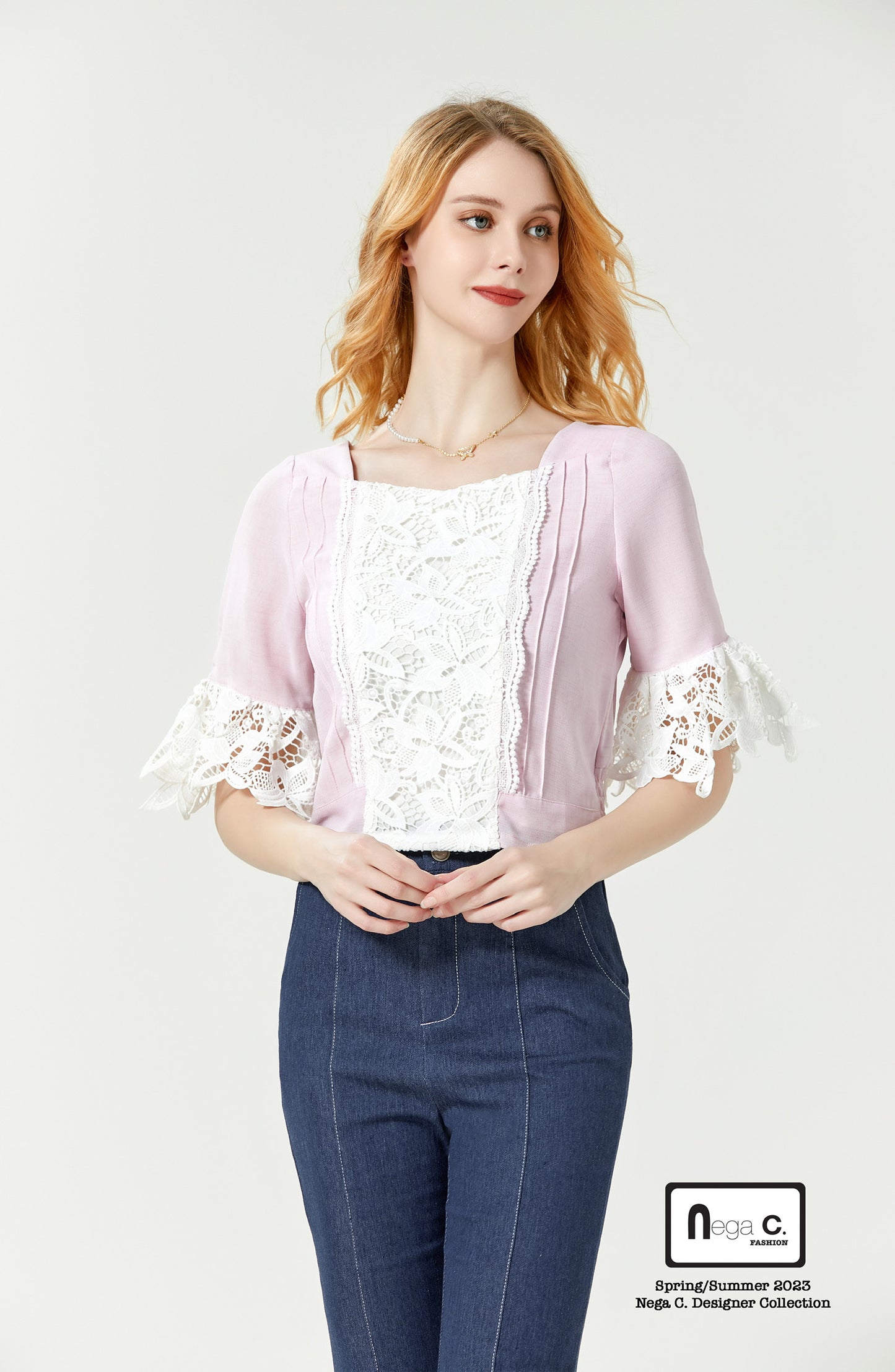 Nega C. เสื้อคอเหลี่ยมลูกไม้เย็บปะติดปะต่อแขนกระดิ่ง | สีชมพู | มีซับใน