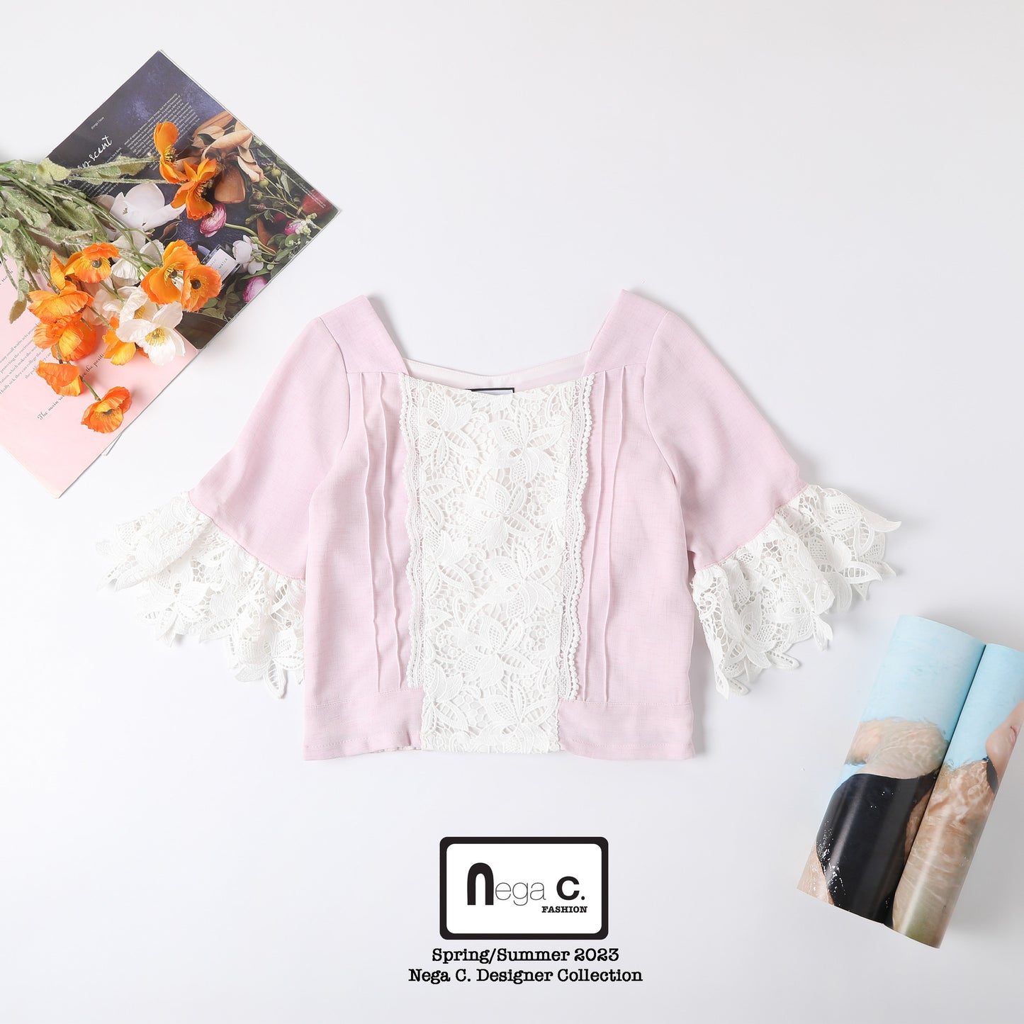 Nega C. เสื้อคอเหลี่ยมลูกไม้เย็บปะติดปะต่อแขนกระดิ่ง | สีชมพู | มีซับใน