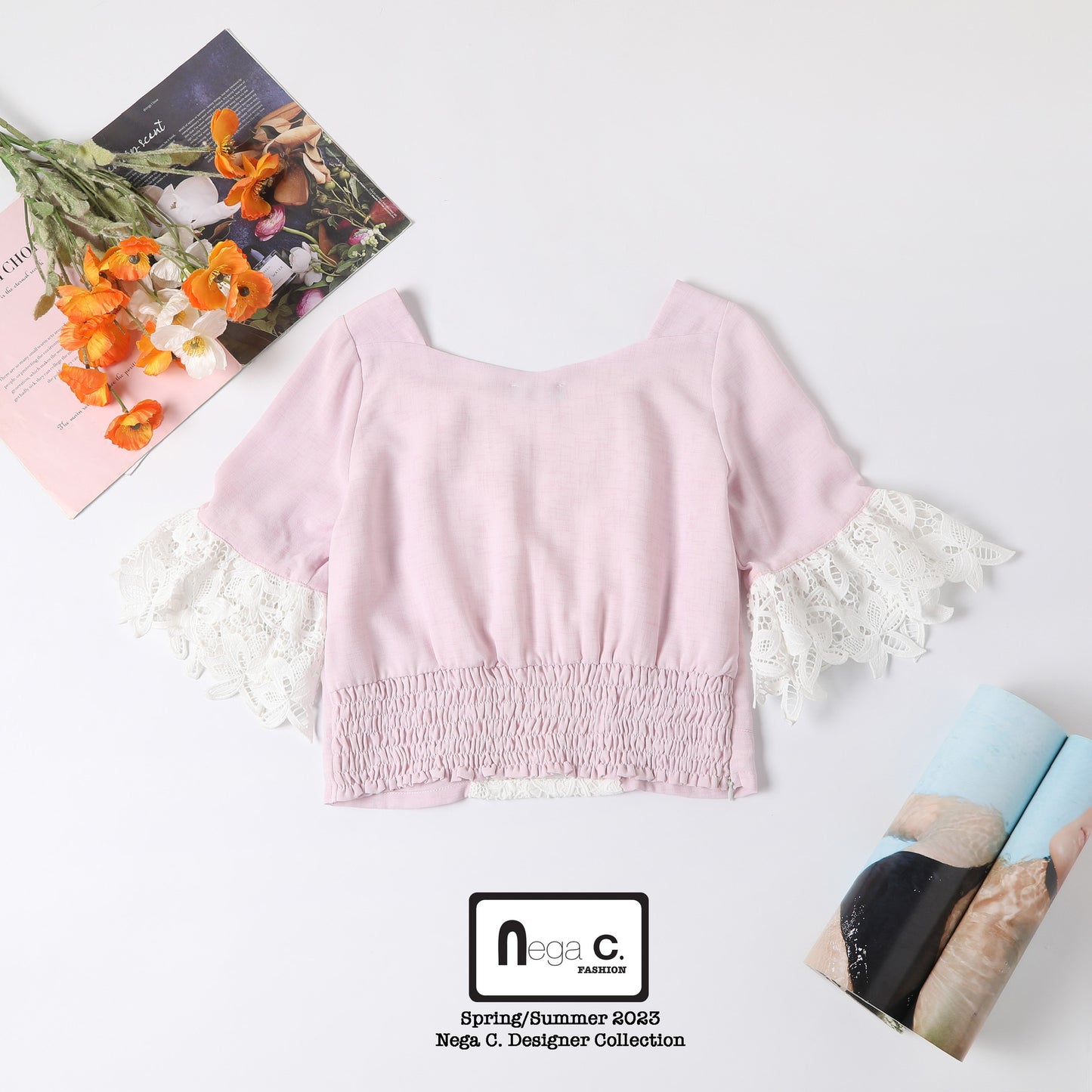 Nega C. เสื้อคอเหลี่ยมลูกไม้เย็บปะติดปะต่อแขนกระดิ่ง | สีชมพู | มีซับใน