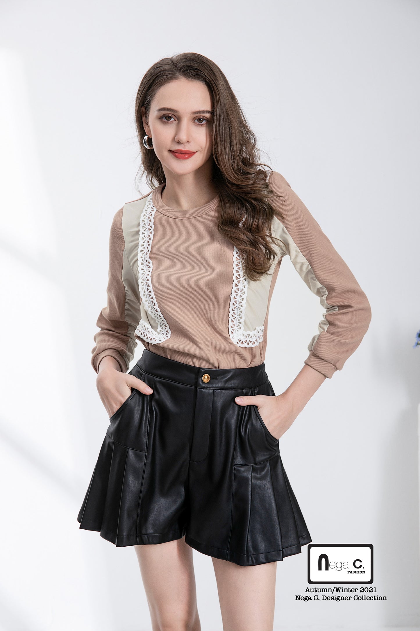Nega C. เสื้อคอกลมแขนยาวแต่งลูกไม้ | สีชมพู | ยืดเล็กน้อย | ไม่มีซับใน