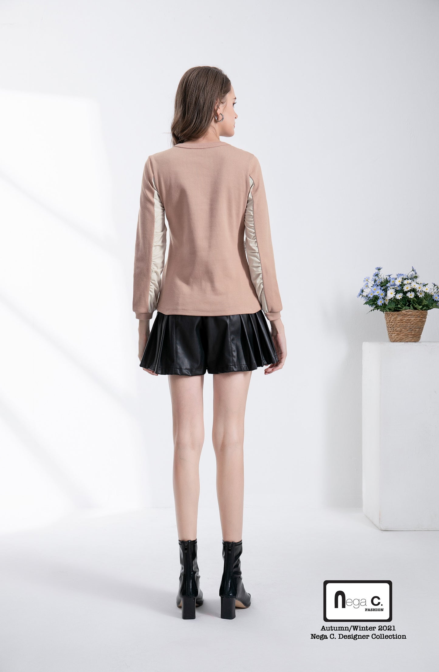 Nega C. เสื้อคอกลมแขนยาวแต่งลูกไม้ | สีชมพู | ยืดเล็กน้อย | ไม่มีซับใน