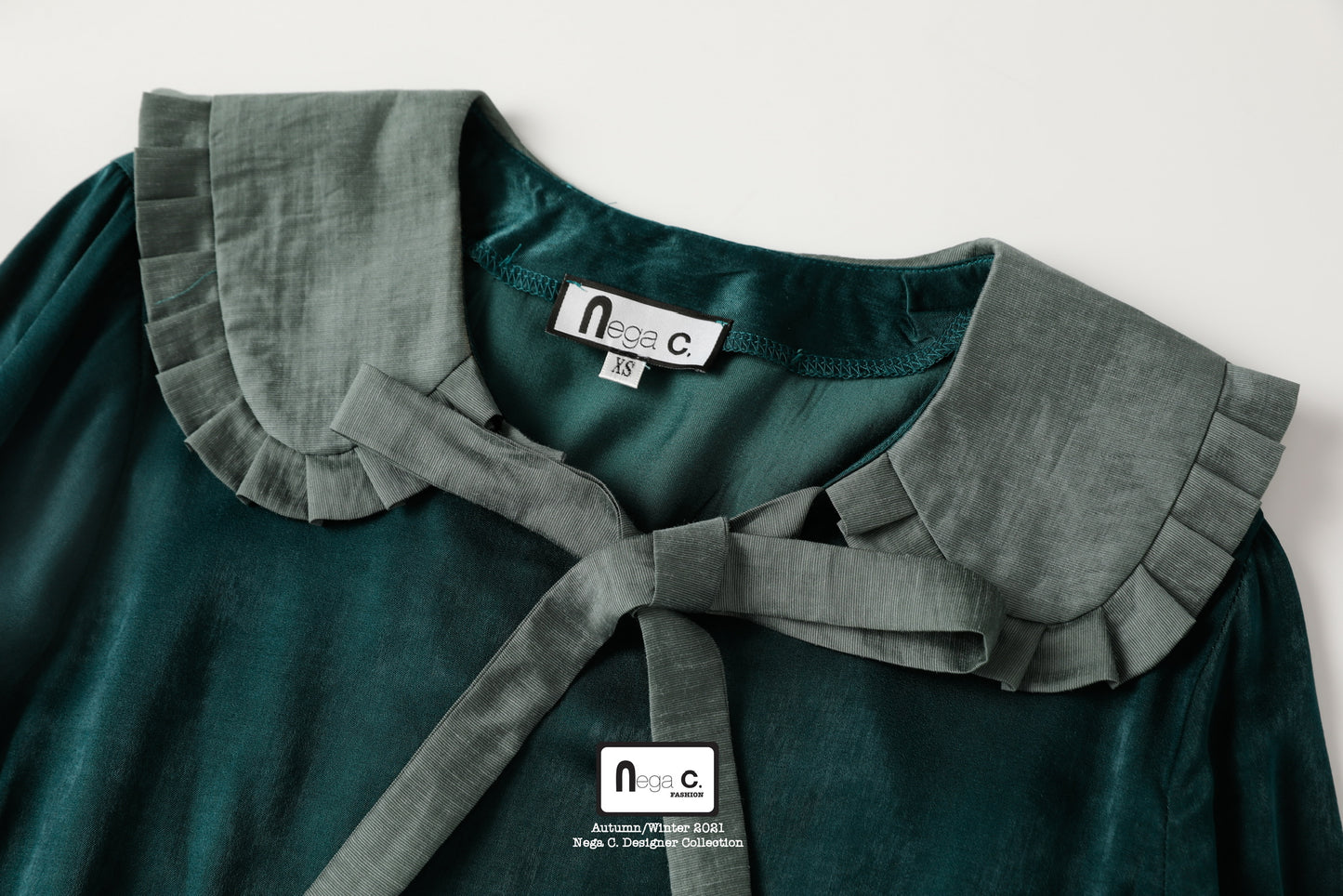 Nega C. เสื้อคอกลมพับกด | สีเขียว |