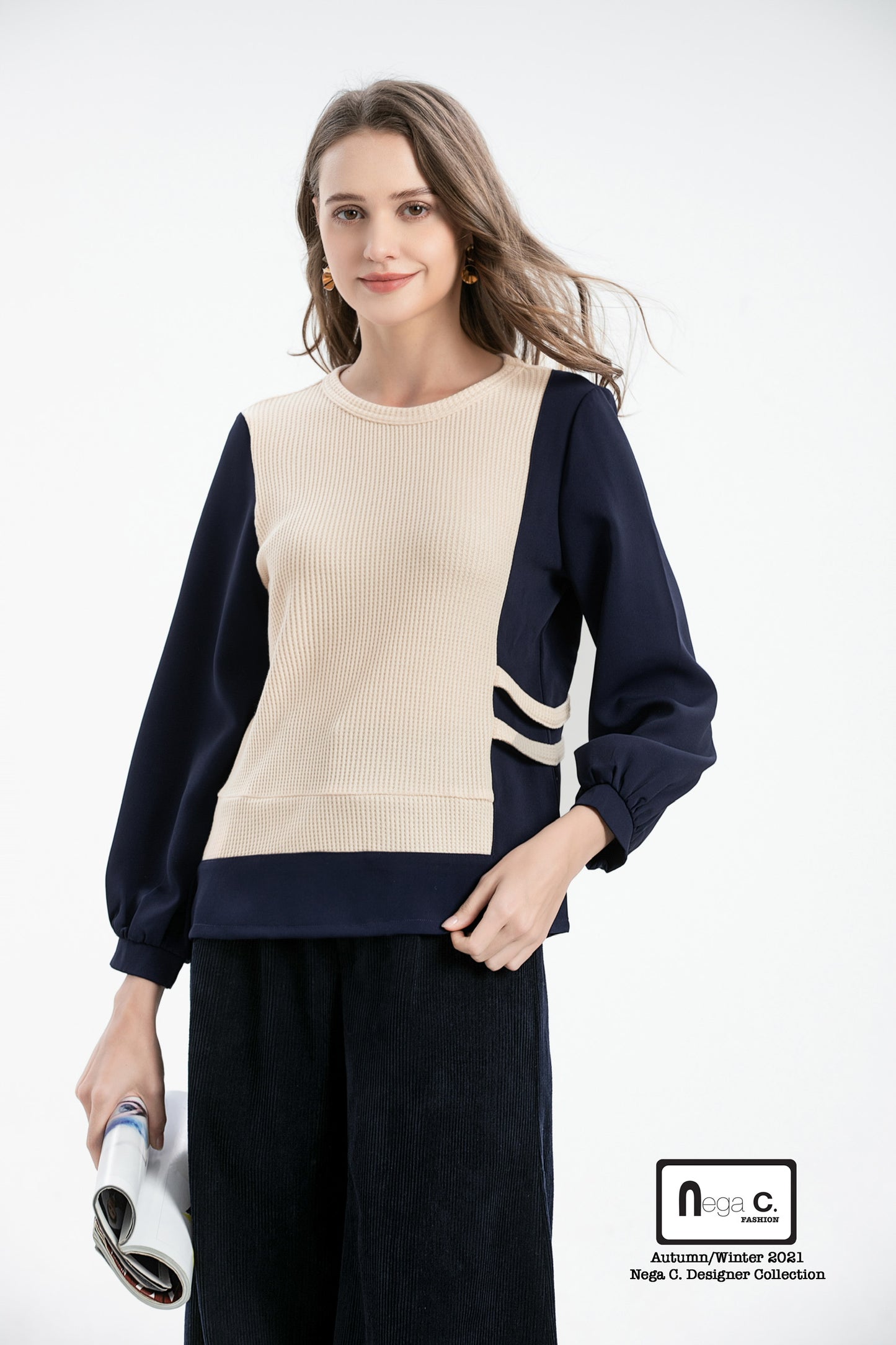 Nega C. เสื้อพัฟเย็บปะติดปะต่อคอกลม | สีน้ำเงินเข้ม | ยืดเล็กน้อย | ไม่มีซับใน