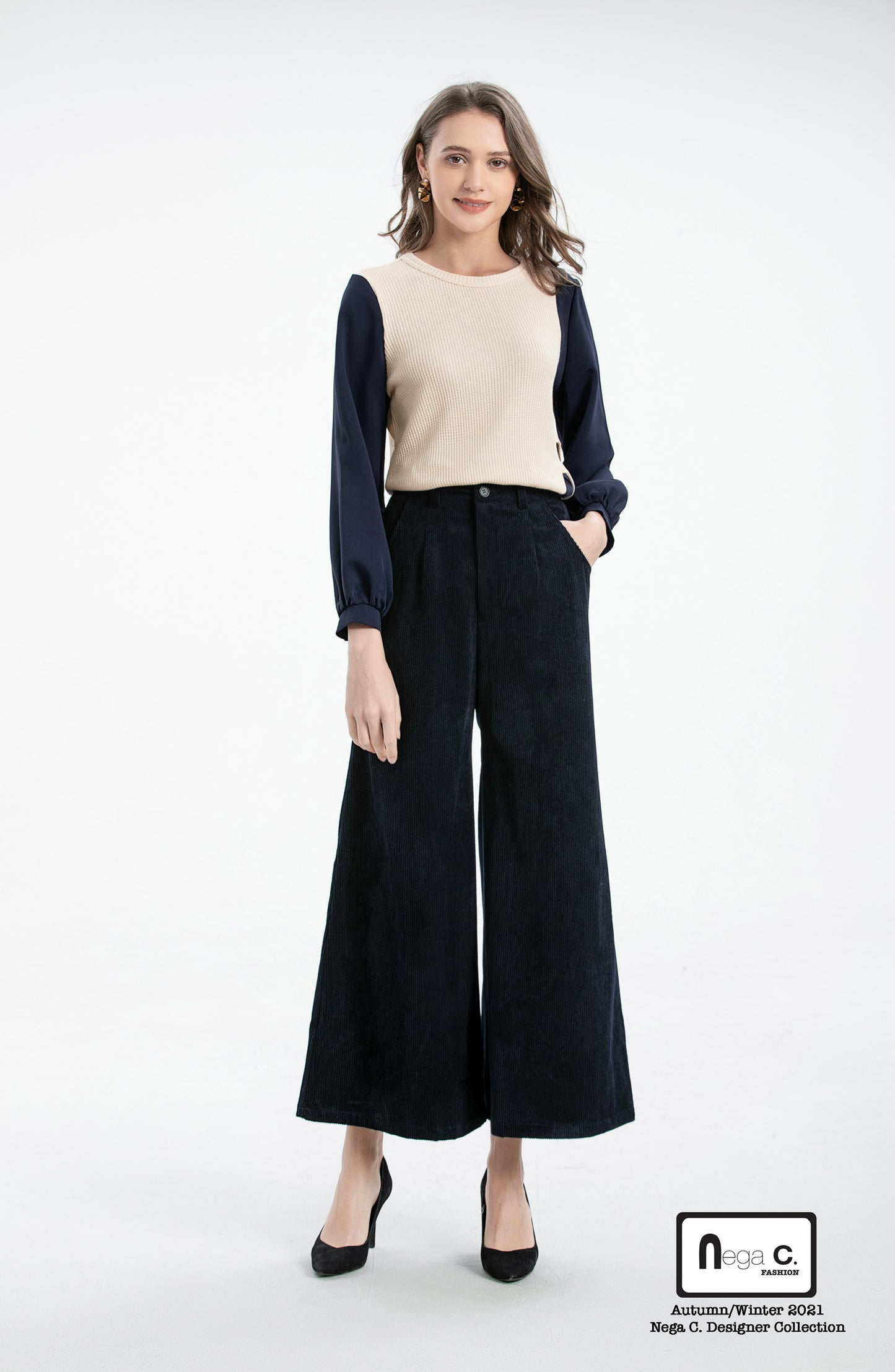 Nega C. เสื้อพัฟเย็บปะติดปะต่อคอกลม | สีน้ำเงินเข้ม | ยืดเล็กน้อย | ไม่มีซับใน