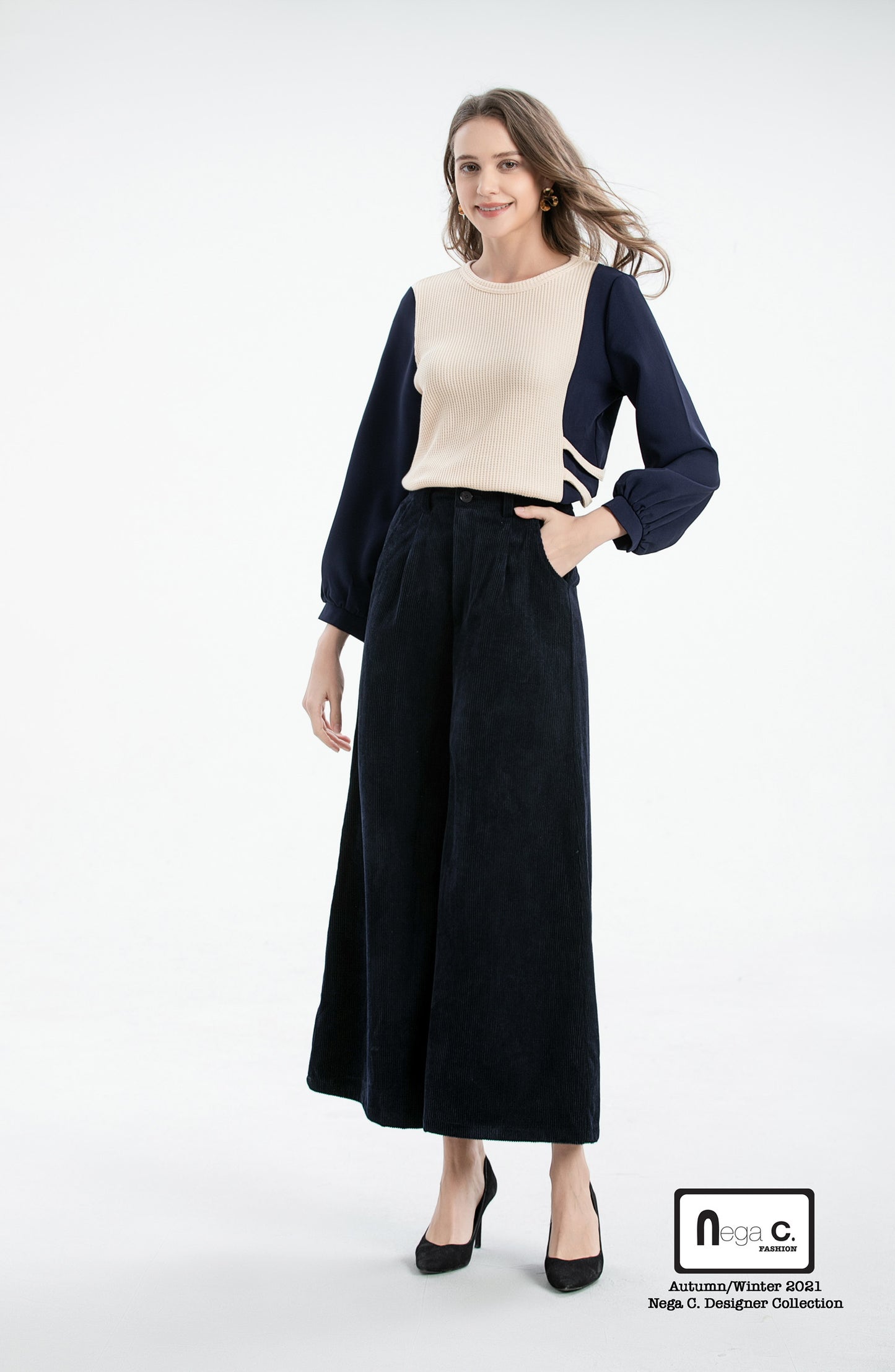 Nega C. เสื้อพัฟเย็บปะติดปะต่อคอกลม | สีน้ำเงินเข้ม | ยืดเล็กน้อย | ไม่มีซับใน