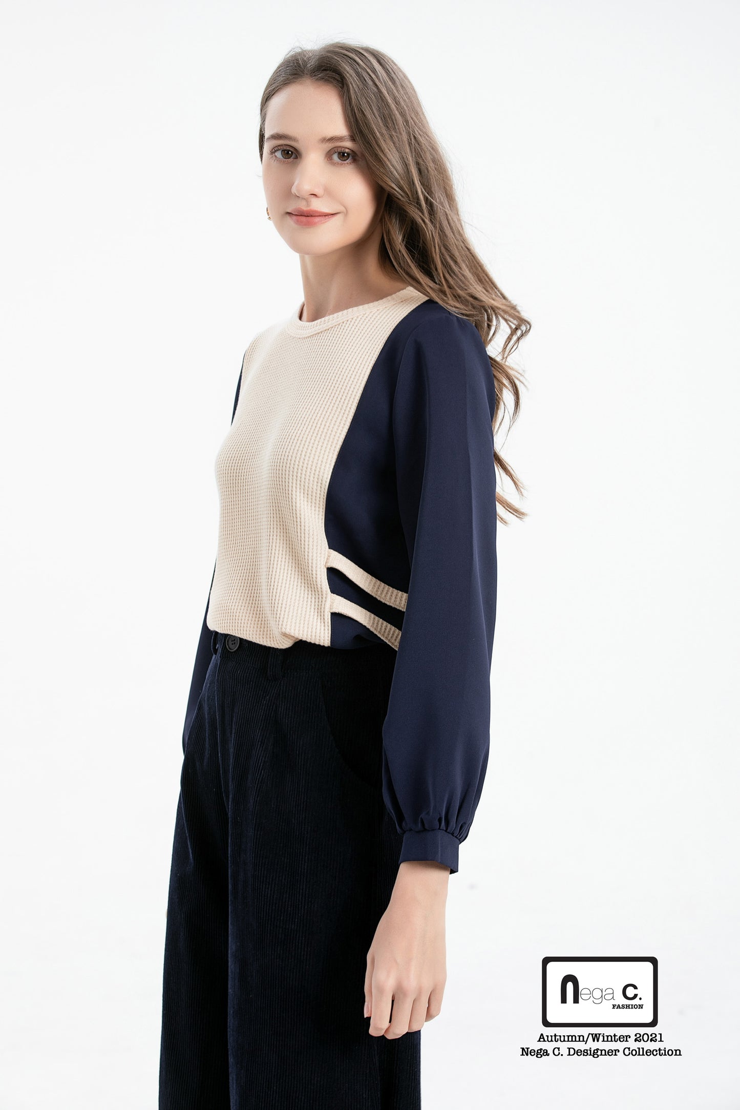 Nega C. เสื้อพัฟเย็บปะติดปะต่อคอกลม | สีน้ำเงินเข้ม | ยืดเล็กน้อย | ไม่มีซับใน