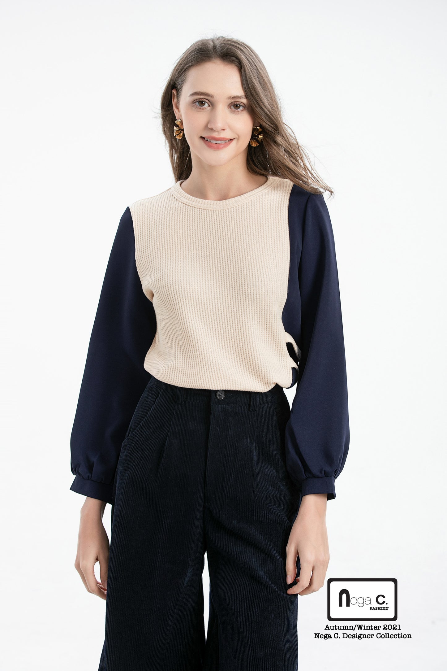 Nega C. เสื้อพัฟเย็บปะติดปะต่อคอกลม | สีน้ำเงินเข้ม | ยืดเล็กน้อย | ไม่มีซับใน