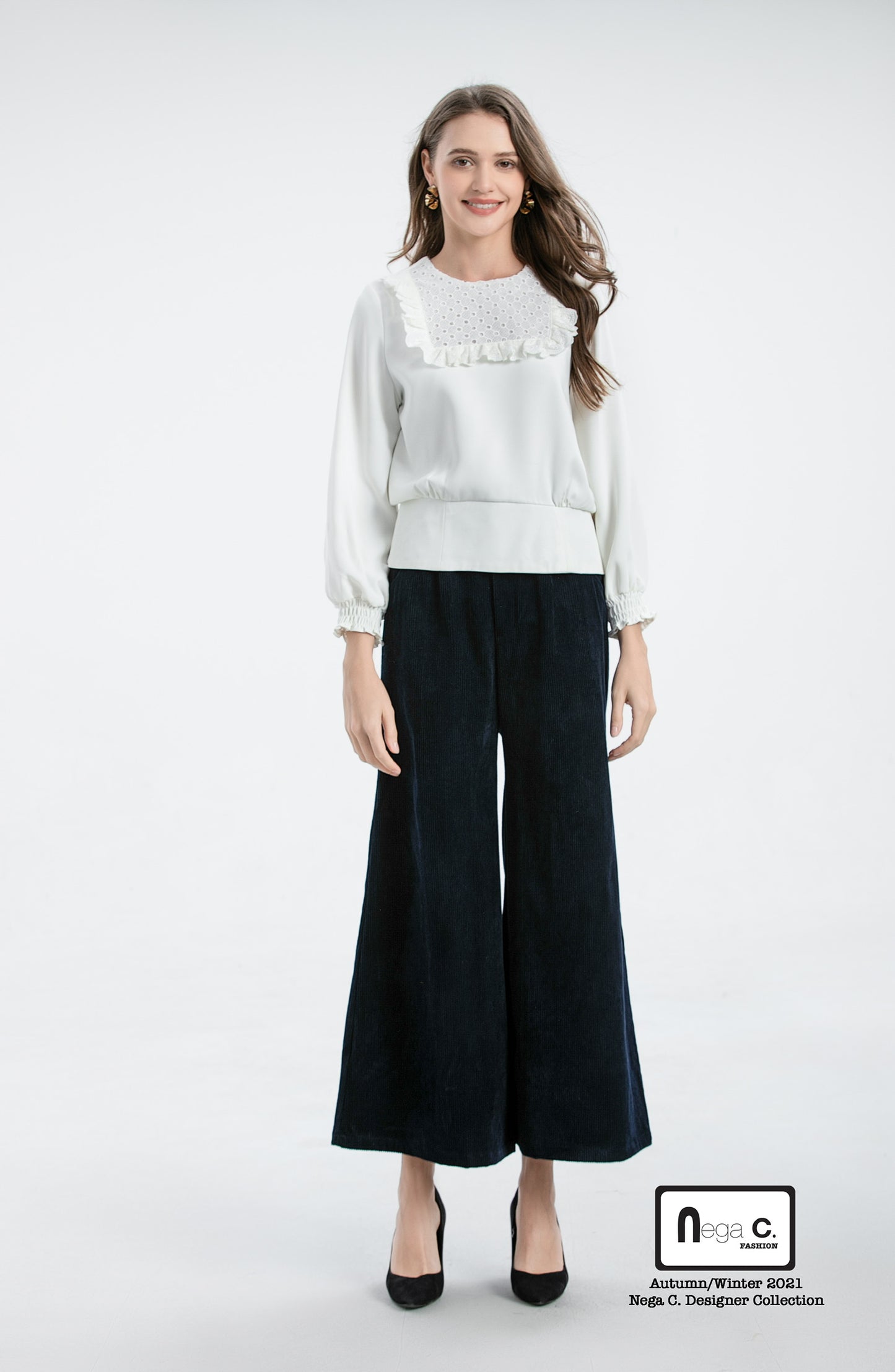 Nega C. เสื้อลูกไม้คอกลมเอวพอดี|สีขาว|ไม่ยืด|มีซับในครึ่งตัว