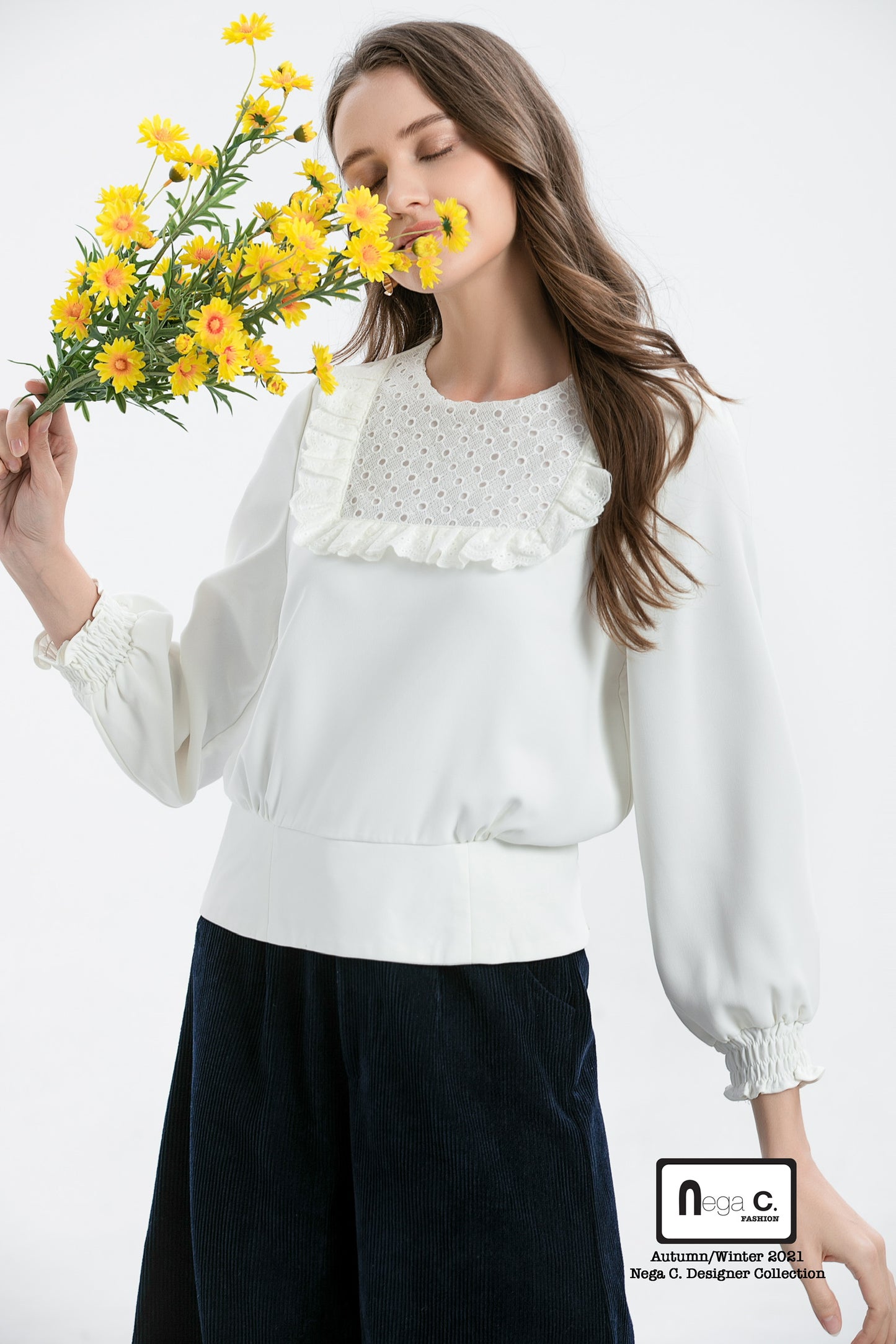 Nega C. เสื้อลูกไม้คอกลมเอวพอดี|สีขาว|ไม่ยืด|มีซับในครึ่งตัว