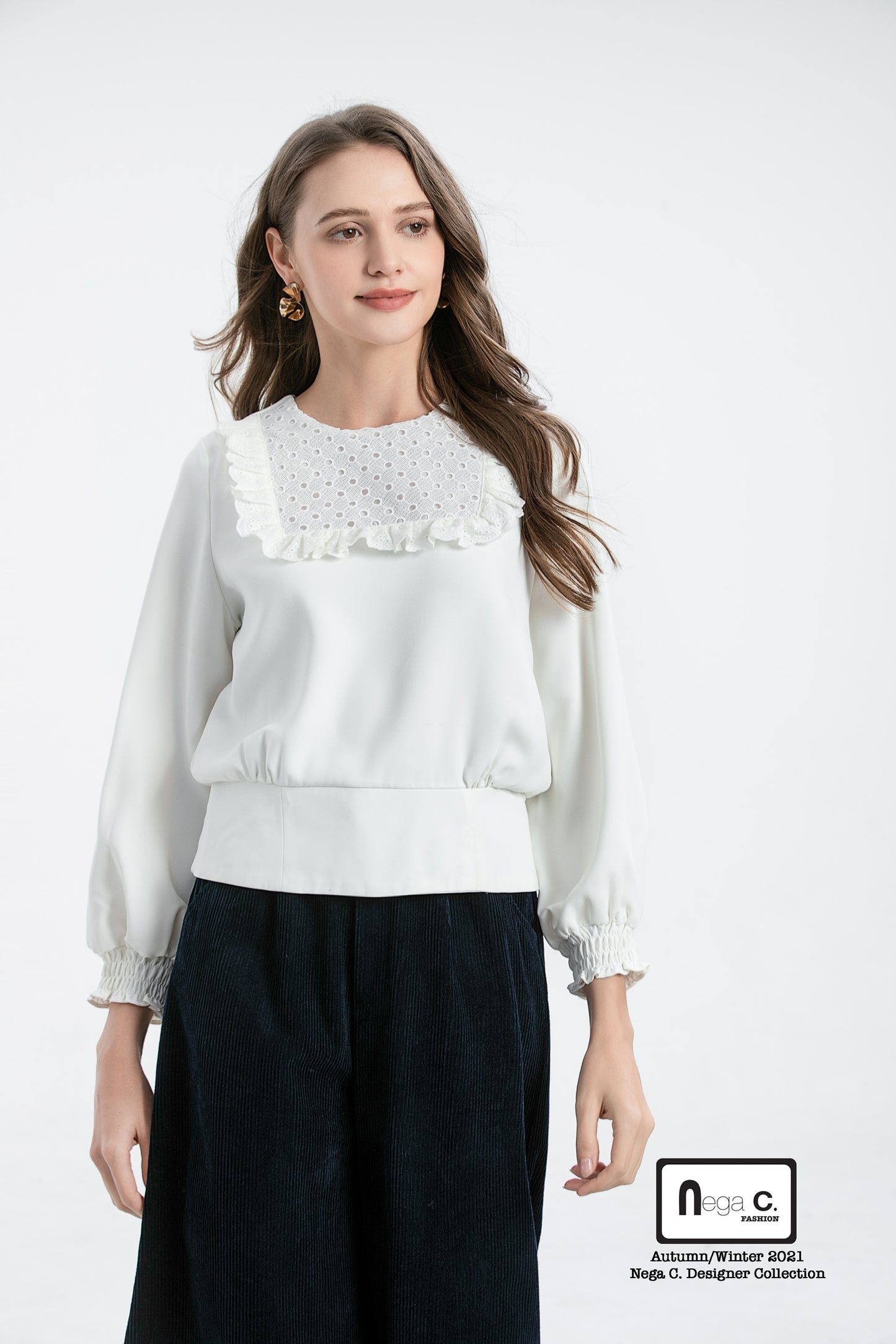 Nega C. เสื้อลูกไม้คอกลมเอวพอดี|สีขาว|ไม่ยืด|มีซับในครึ่งตัว