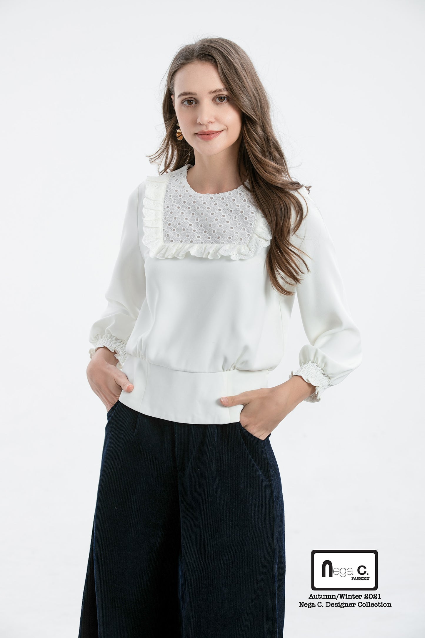 Nega C. เสื้อลูกไม้คอกลมเอวพอดี|สีขาว|ไม่ยืด|มีซับในครึ่งตัว