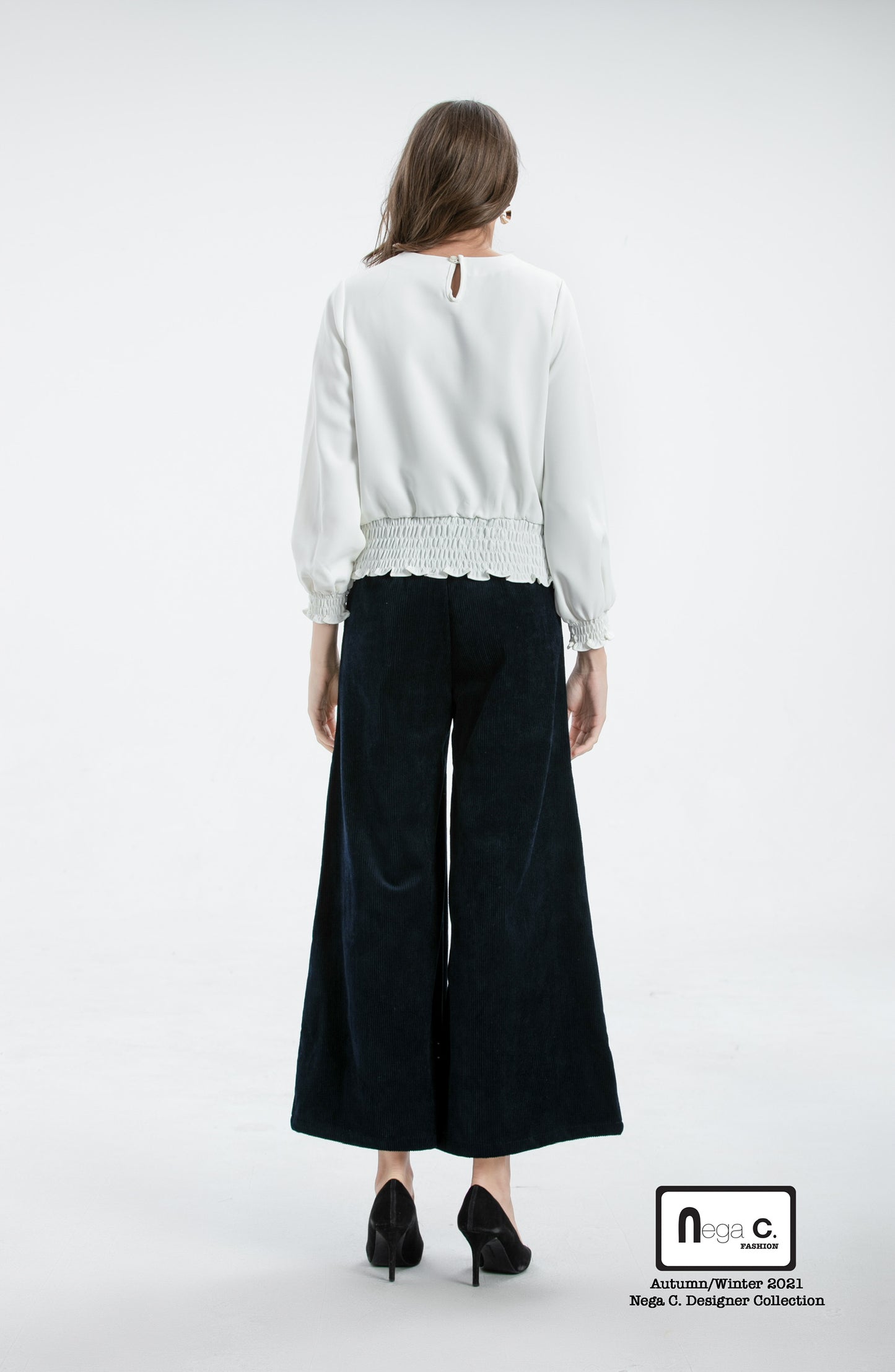 Nega C. เสื้อลูกไม้คอกลมเอวพอดี|สีขาว|ไม่ยืด|มีซับในครึ่งตัว