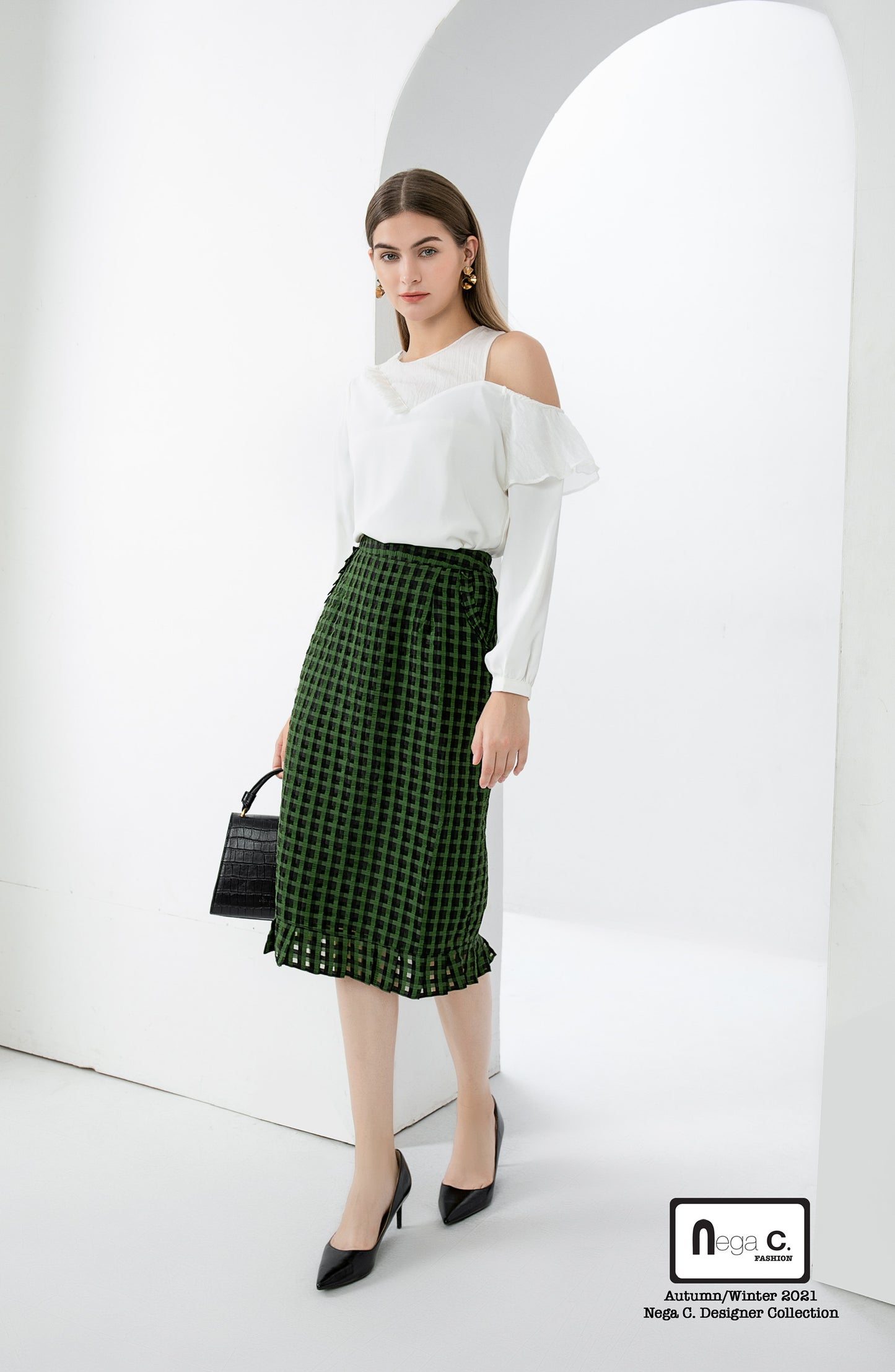 Nega C. Round Neck Pressed Off Shoulder Top|สีขาว|
