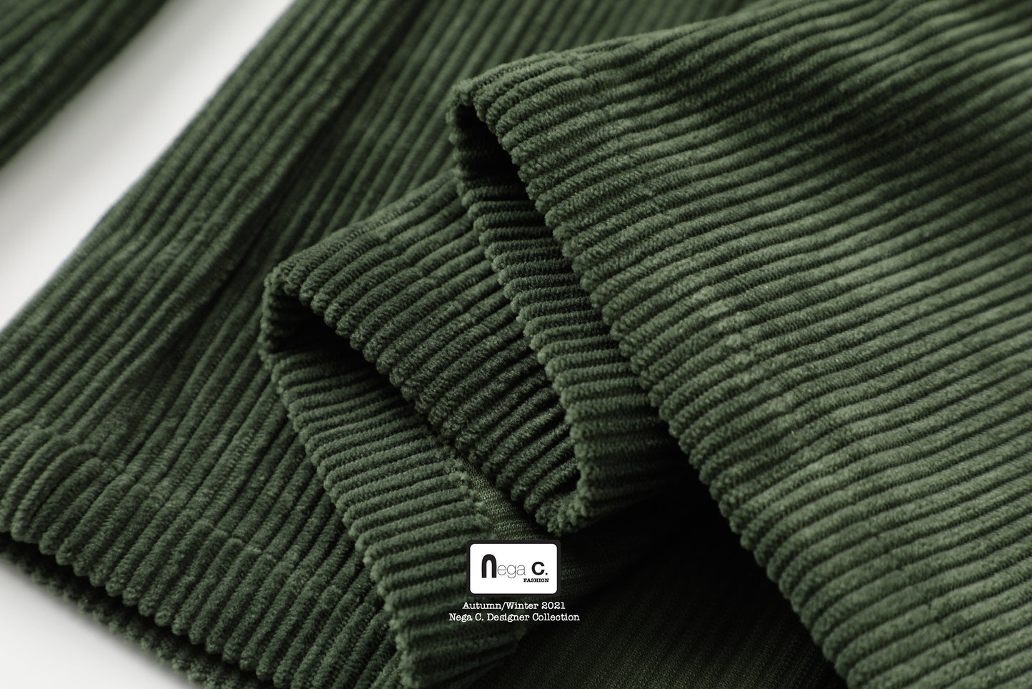 กางเกงขากว้างผ้าลูกฟูก Nega C. | สีเขียว | ยืดหยุ่นเล็กน้อย