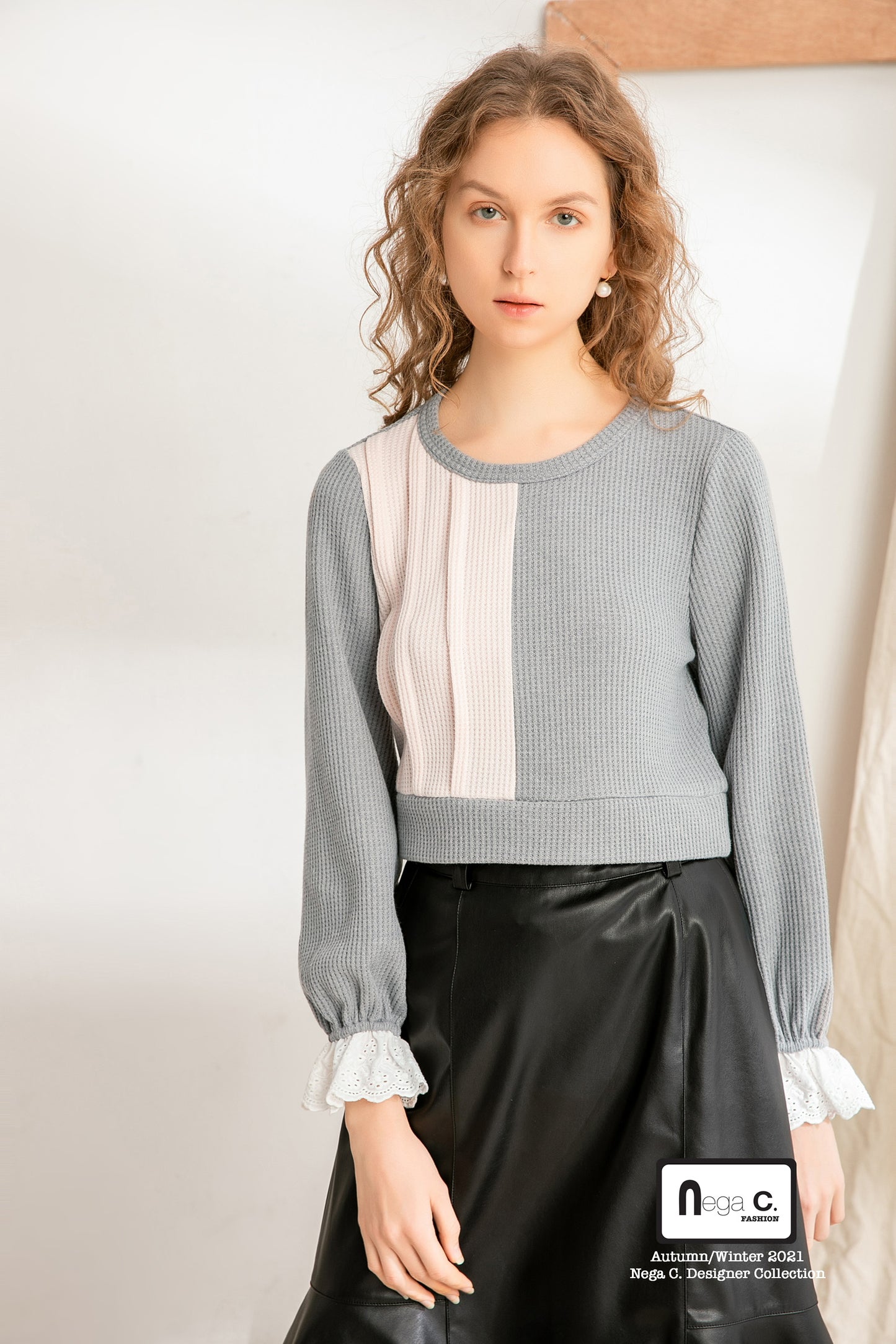 Nega C. เสื้อถักนิตติ้งแพทช์ | สีปกอ่อน | ยืดเล็กน้อย | ไม่มีซับใน
