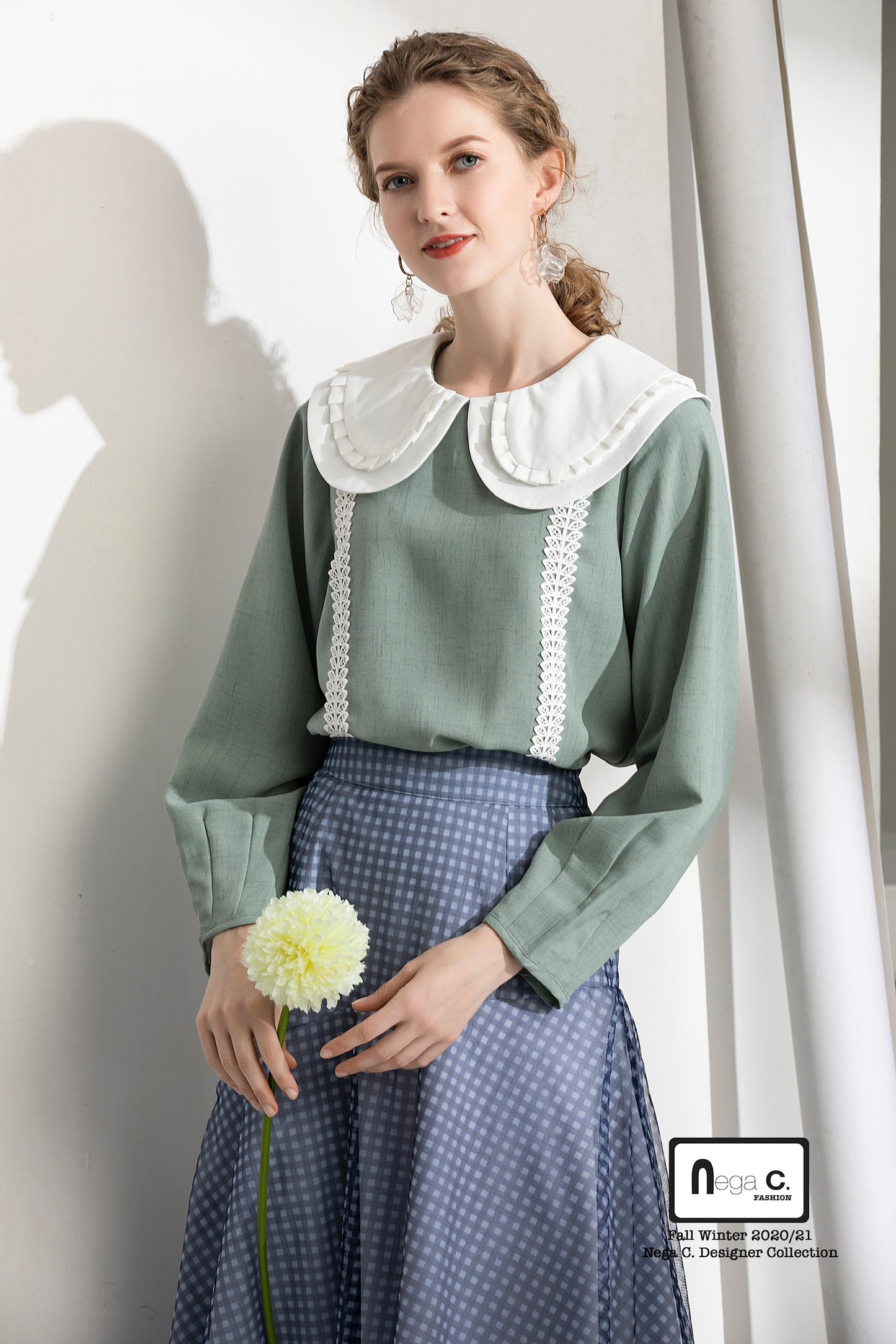 Nega C. เสื้อเชิ้ตลูกไม้คอกลมจับจีบบางสองชั้น |สีเขียว|ซับในแบบเรียบเรียง|
