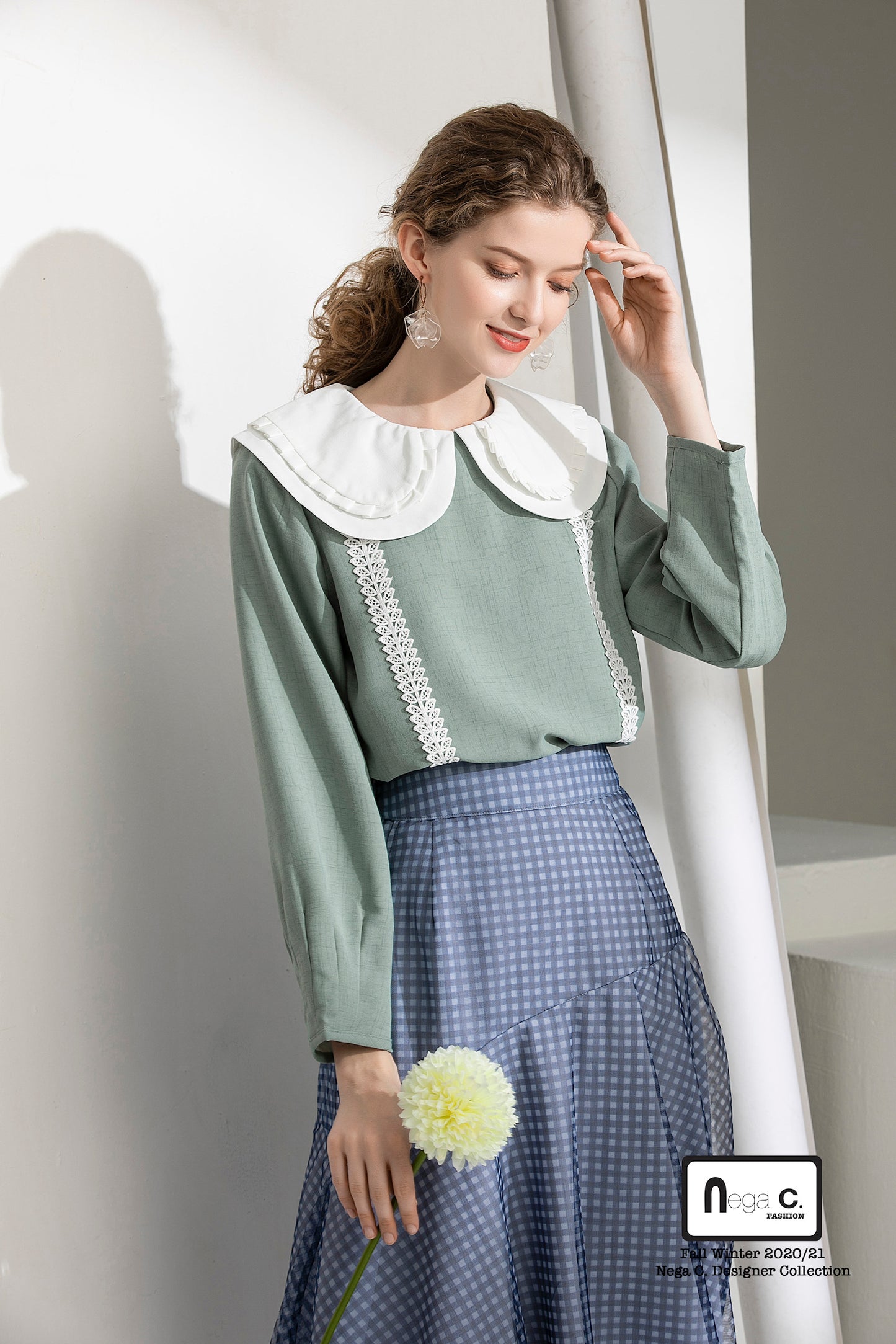 Nega C. เสื้อเชิ้ตลูกไม้คอกลมจับจีบบางสองชั้น |สีเขียว|ซับในแบบเรียบเรียง|