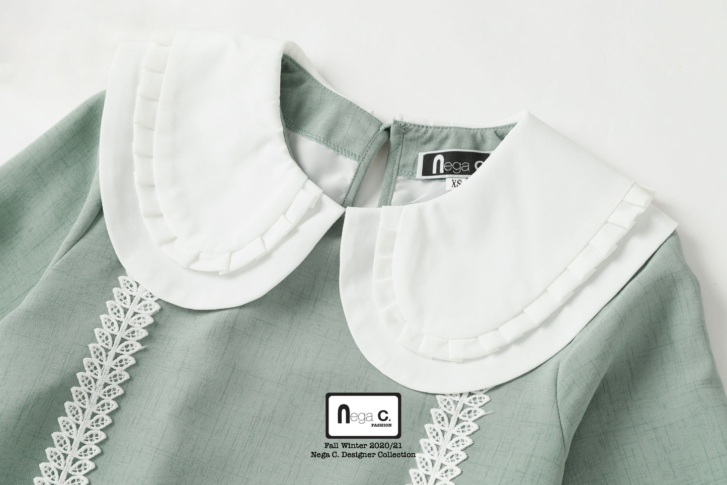 Nega C. เสื้อเชิ้ตลูกไม้คอกลมจับจีบบางสองชั้น |สีเขียว|ซับในแบบเรียบเรียง|