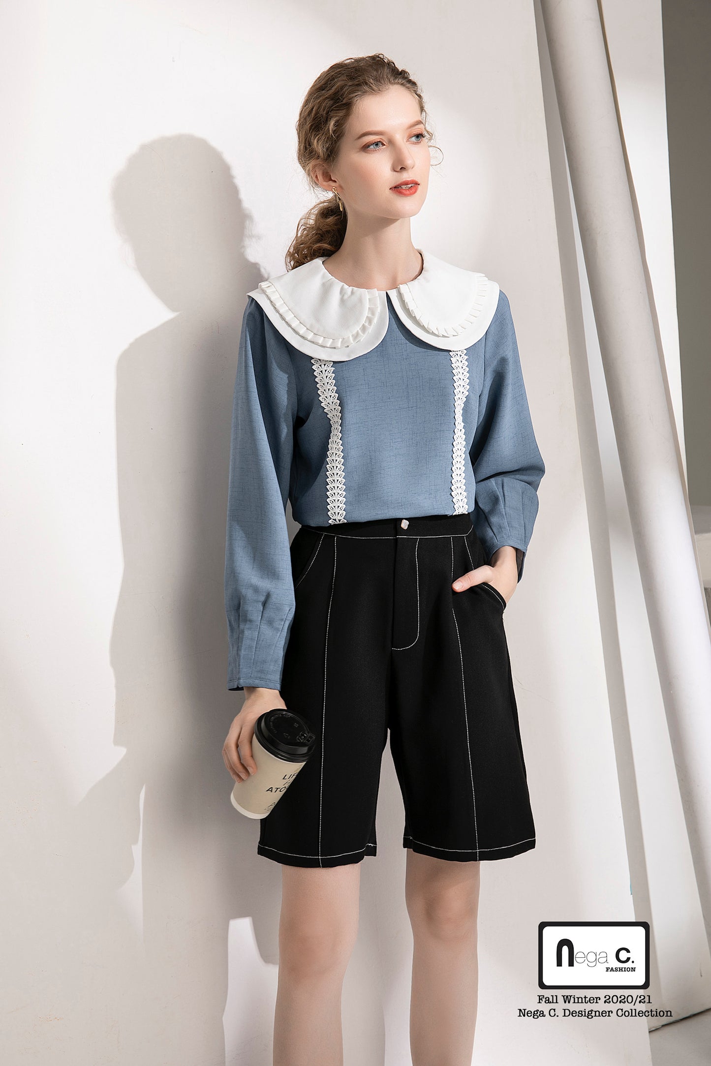 Nega C. เสื้อเชิ้ตลูกไม้คอกลมจับจีบบางสองชั้น |สีฟ้า|ซับในแบบเรียบเรียง|