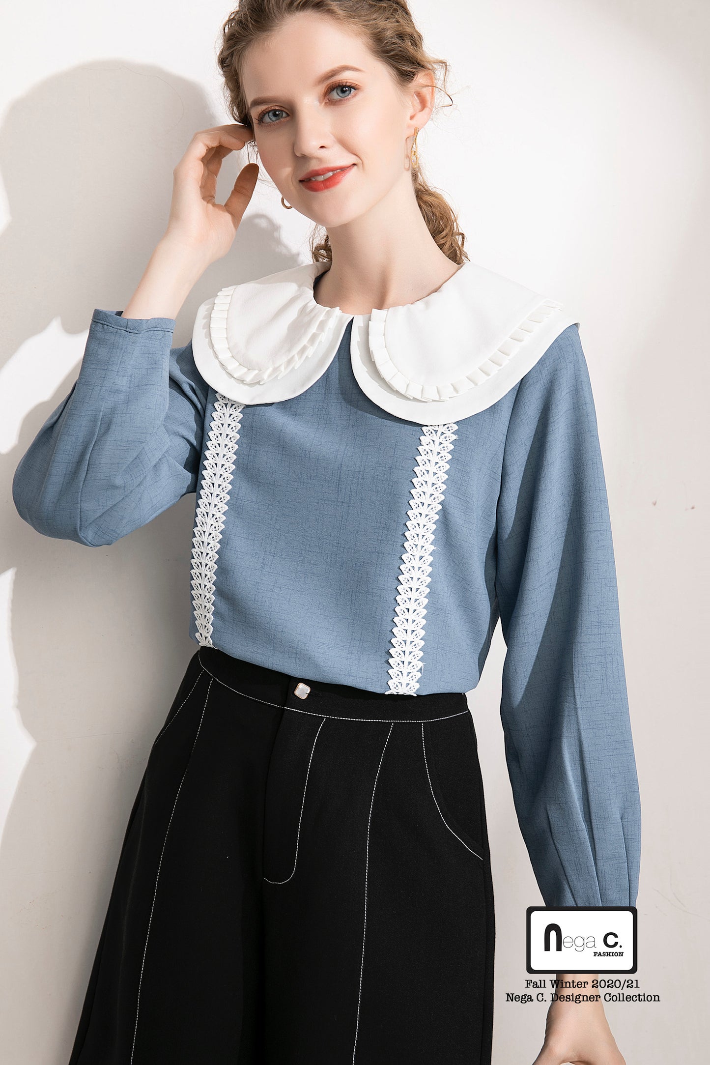 Nega C. เสื้อเชิ้ตลูกไม้คอกลมจับจีบบางสองชั้น |สีฟ้า|ซับในแบบเรียบเรียง|
