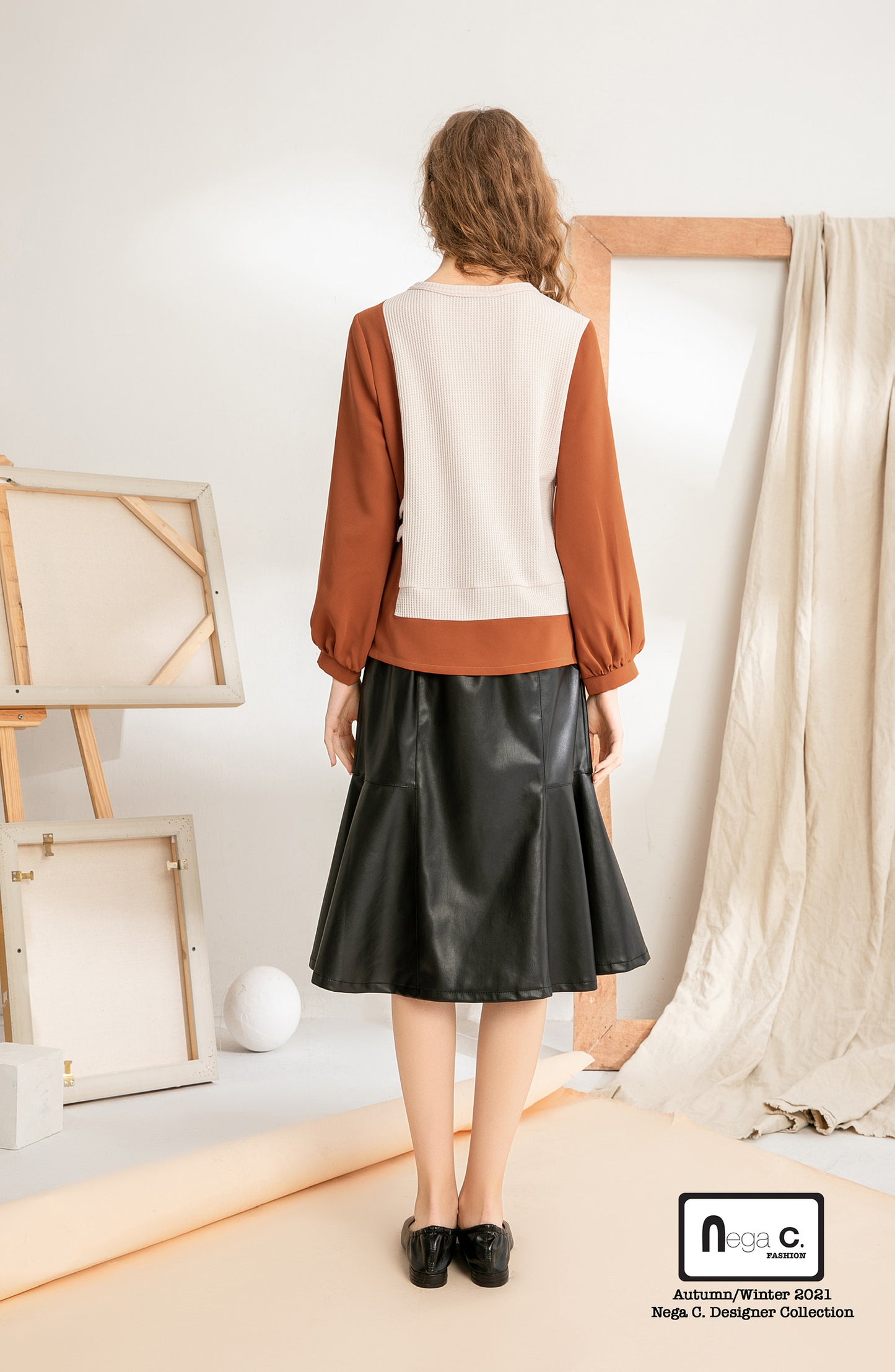 Nega C. เสื้อพัฟเย็บปะติดปะต่อคอกลม | สีน้ำตาล | ยืดเล็กน้อย | ไม่มีซับใน