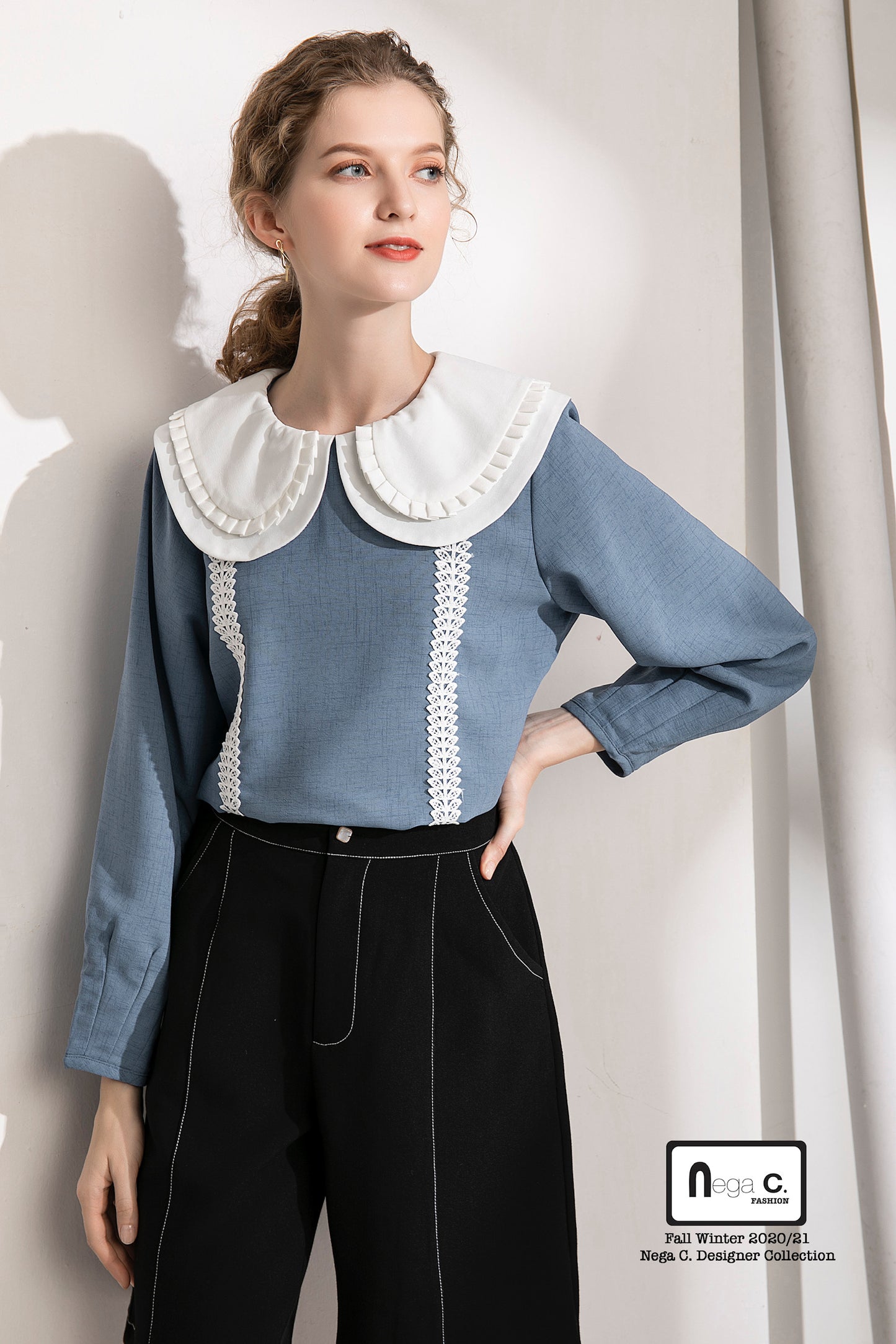 Nega C. เสื้อเชิ้ตลูกไม้คอกลมจับจีบบางสองชั้น |สีฟ้า|ซับในแบบเรียบเรียง|