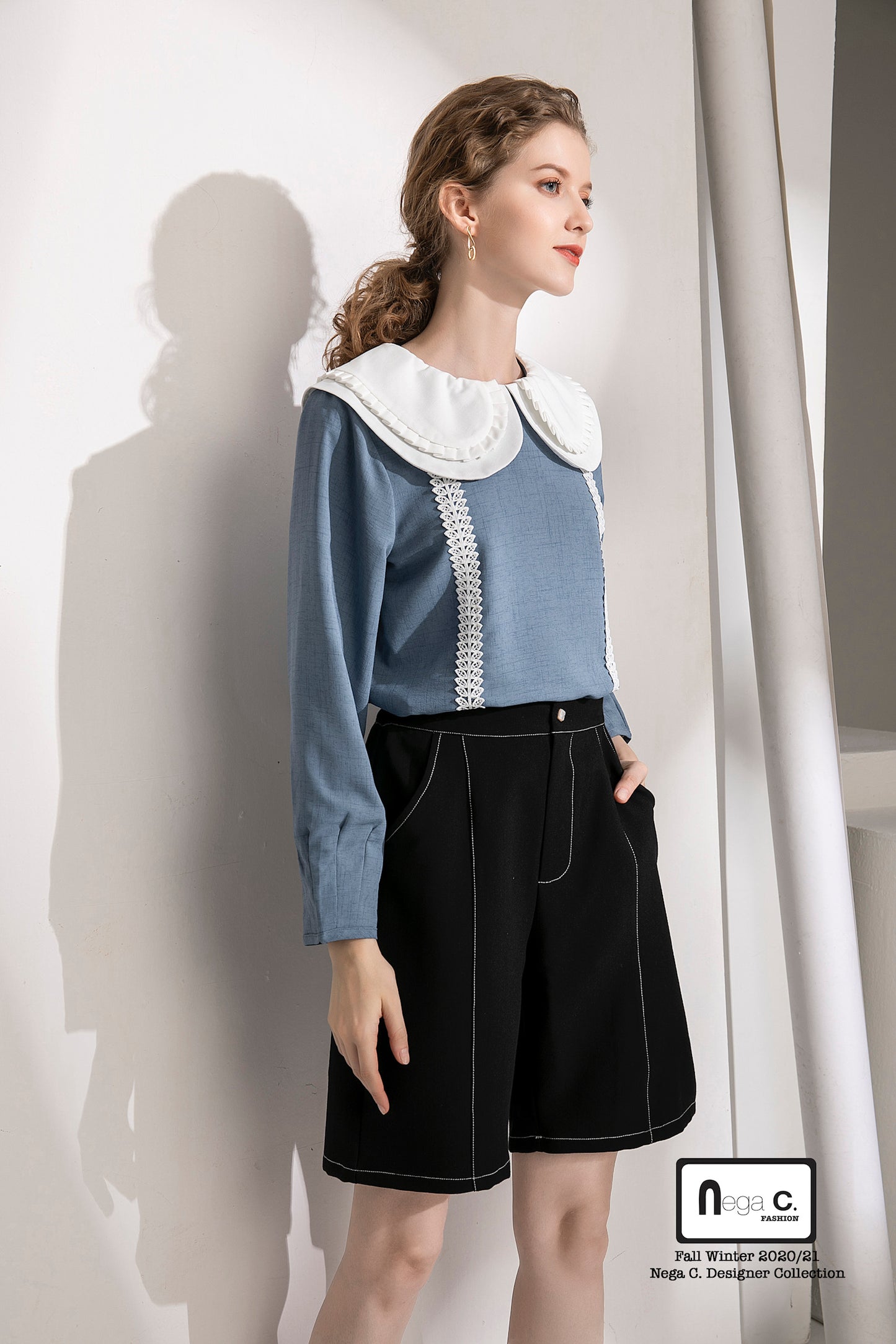 Nega C. เสื้อเชิ้ตลูกไม้คอกลมจับจีบบางสองชั้น |สีฟ้า|ซับในแบบเรียบเรียง|