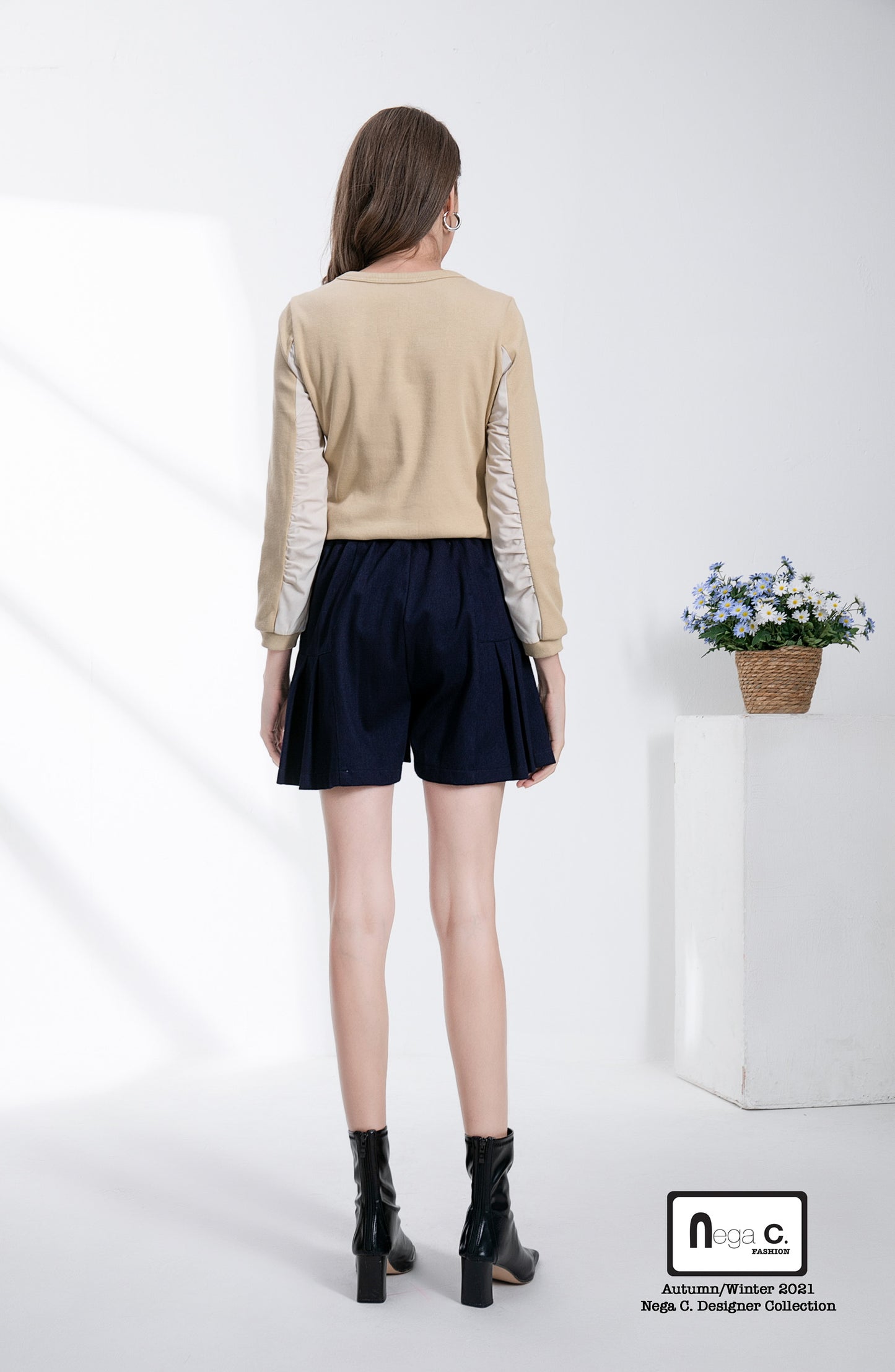 Nega C. เสื้อลูกไม้คอกลมแขนยาว | สีกากี | ยืดเล็กน้อย | ไม่มีซับใน