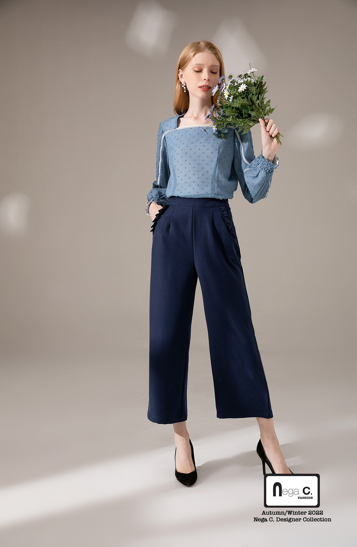 Nega C. เสื้อลูกไม้คอเหลี่ยมลายจุด | สีน้ำเงิน | ผ้าไม่ยืด | มีซับใน