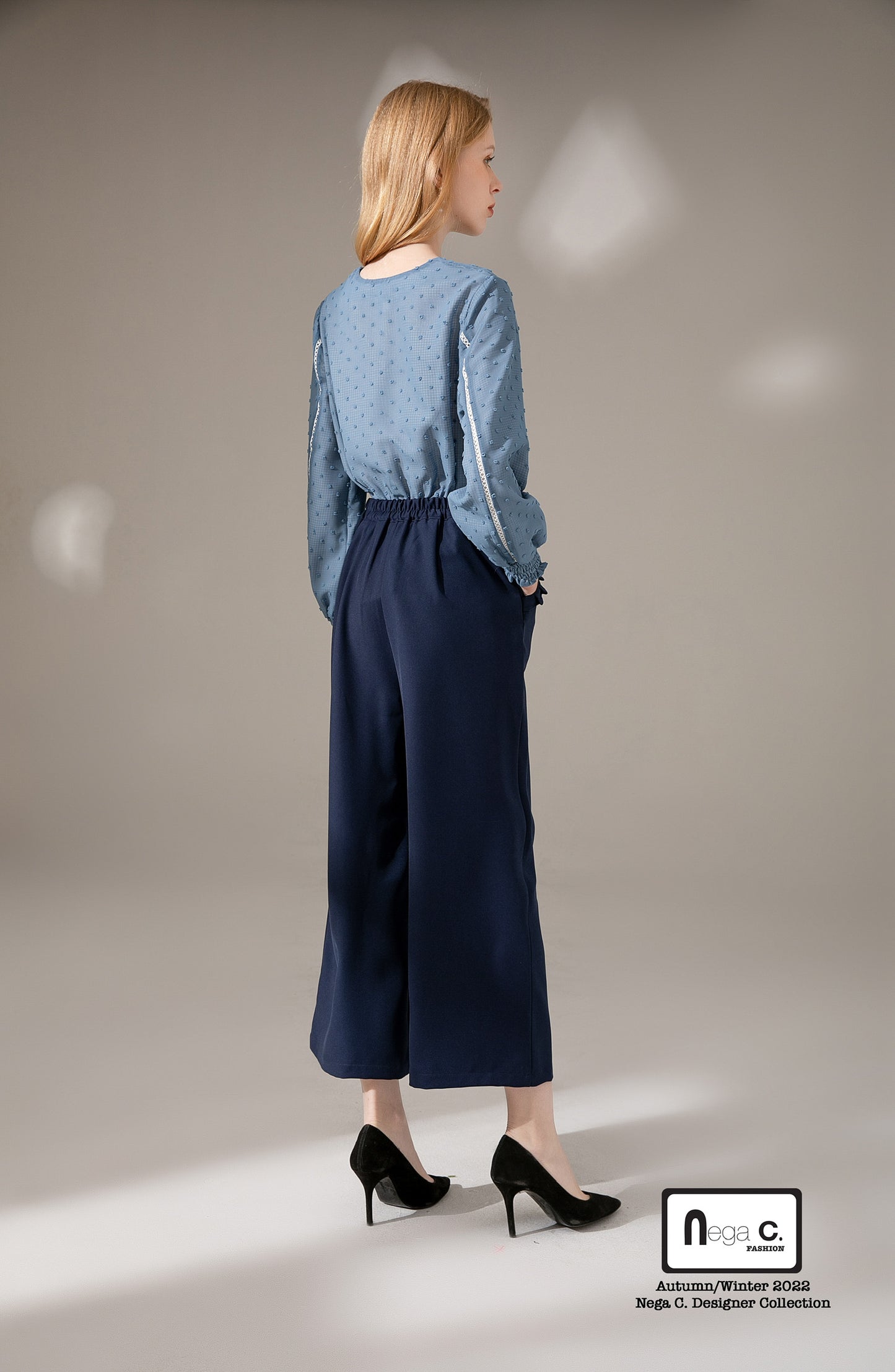Nega C. เสื้อลูกไม้คอเหลี่ยมลายจุด | สีน้ำเงิน | ผ้าไม่ยืด | มีซับใน