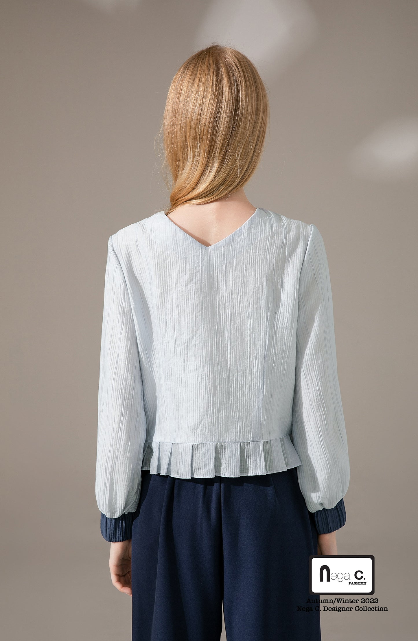 Nega C. 拼色尖領壓摺上衣|藍色|無彈|有裡襯