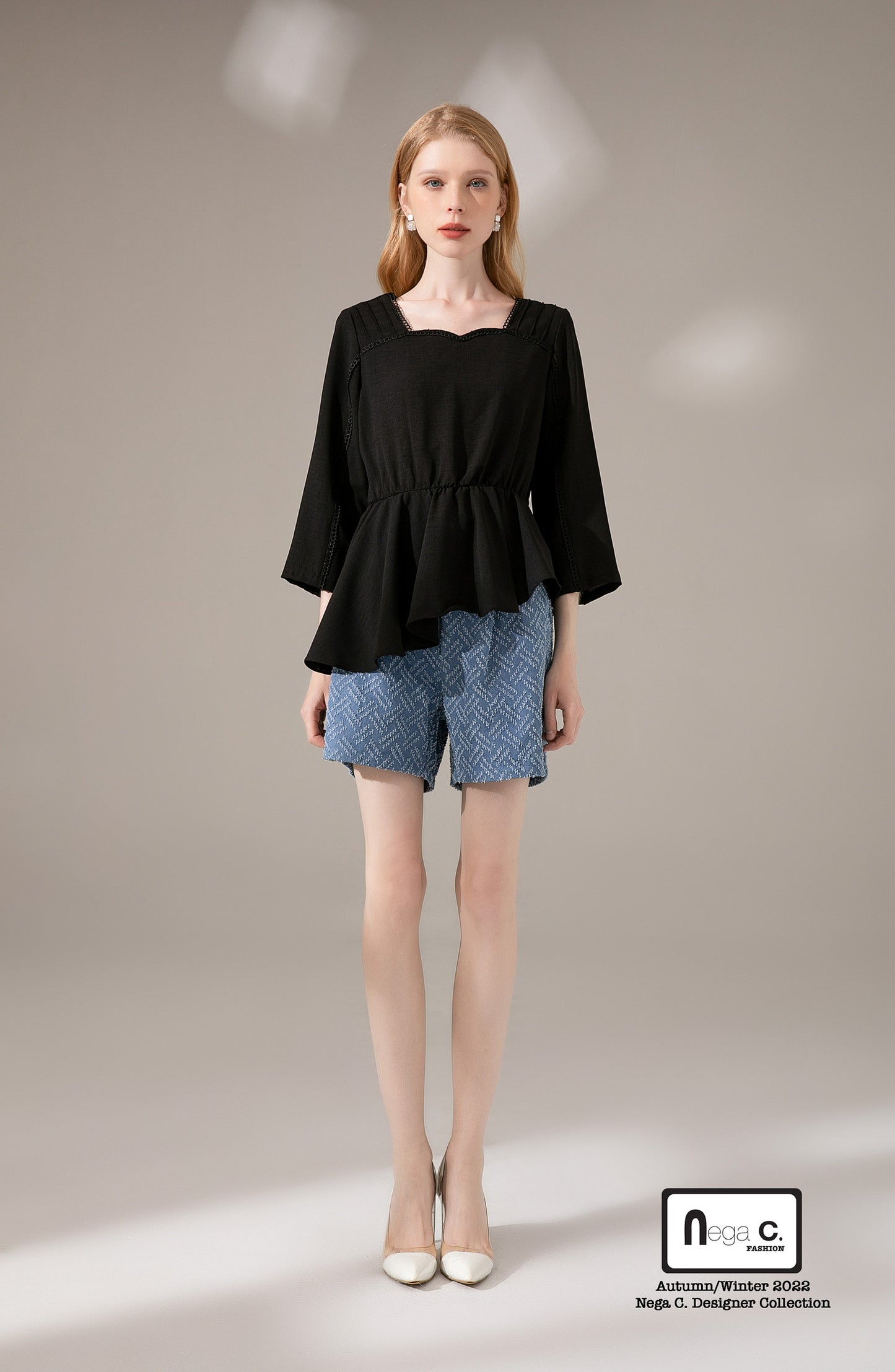 Nega C. เสื้อทูนิคระบายไม่สมมาตรคอ Sweetheart | สีดำ | ไม่ยืด | ไม่มีซับใน